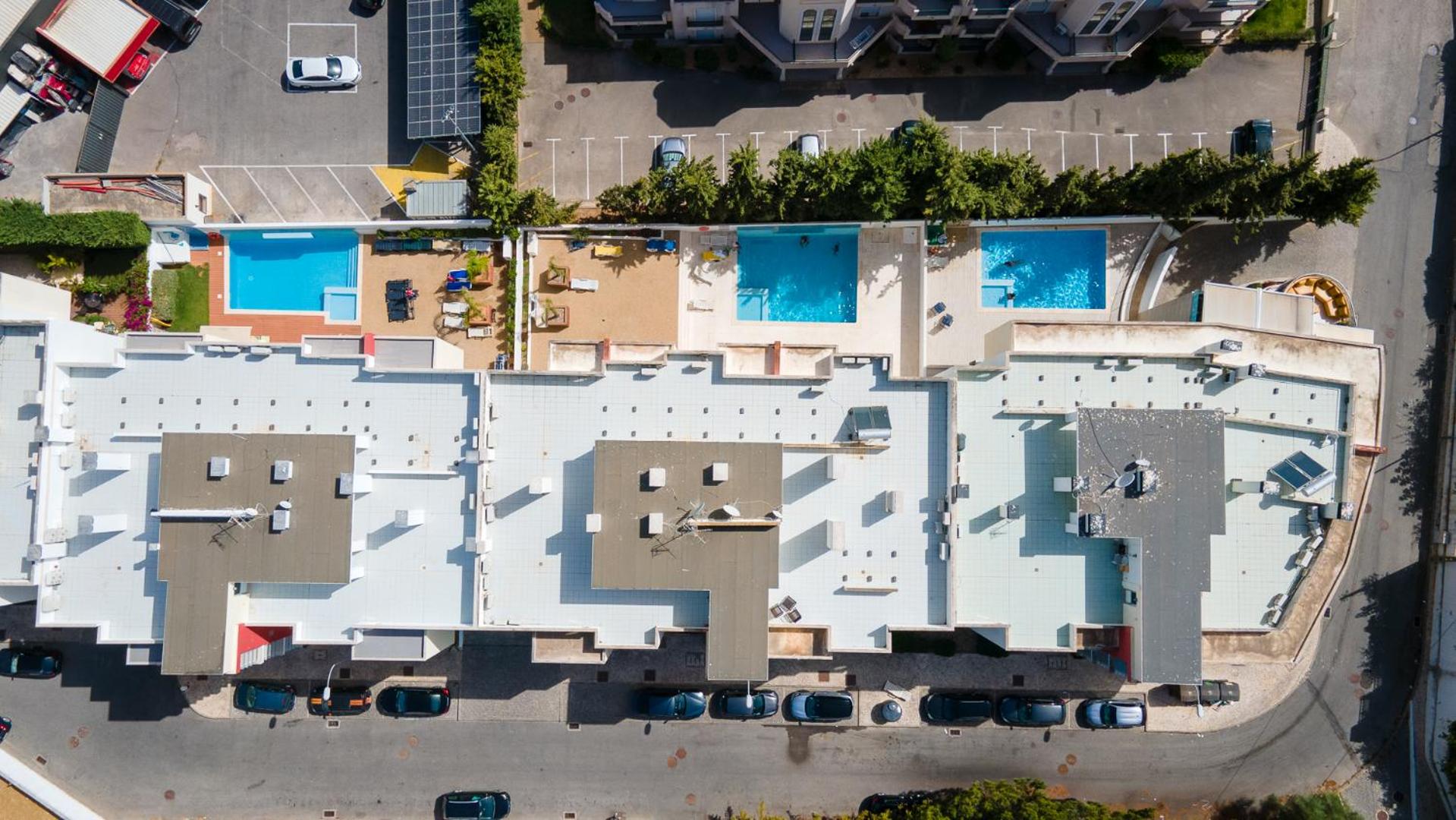 Luminous 2 BDR Apartment W/Pool by LovelyStay view 4