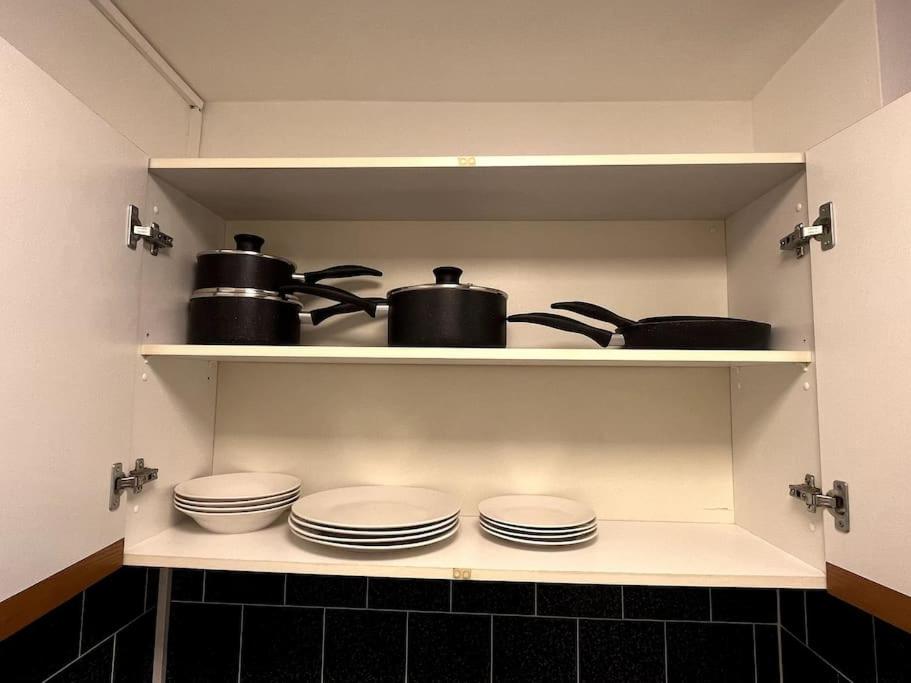 Stylish Ground Floor Garden Flat nr Central London