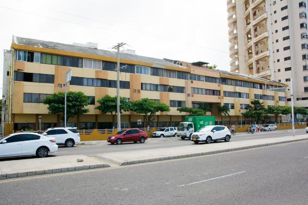 Apartamento Marbella - En Edificio Frente a la Playa cerca al centro Histórico