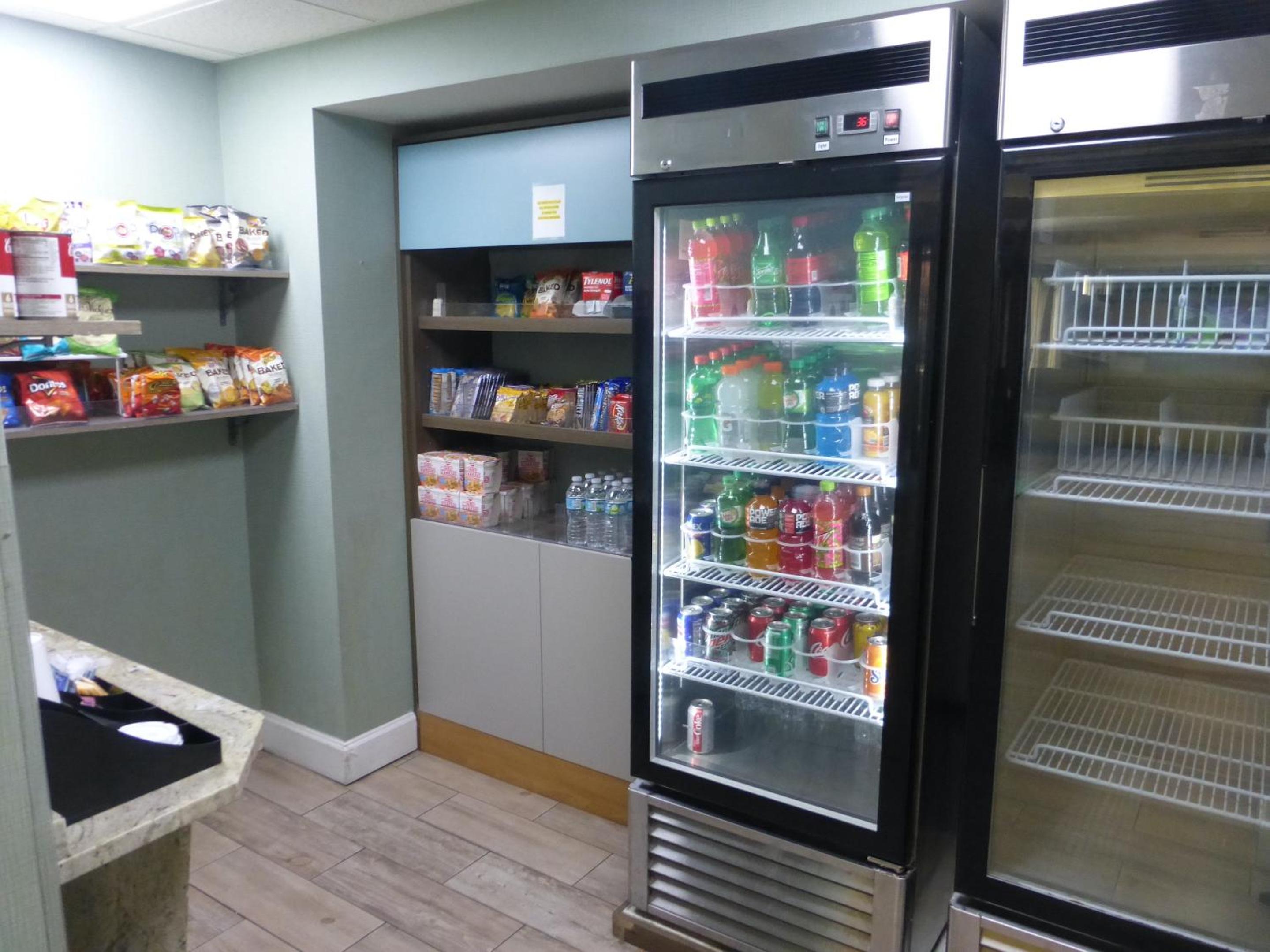 Red Roof Inn PLUS & Suites Tampa - Busch Gardens, Photo 6