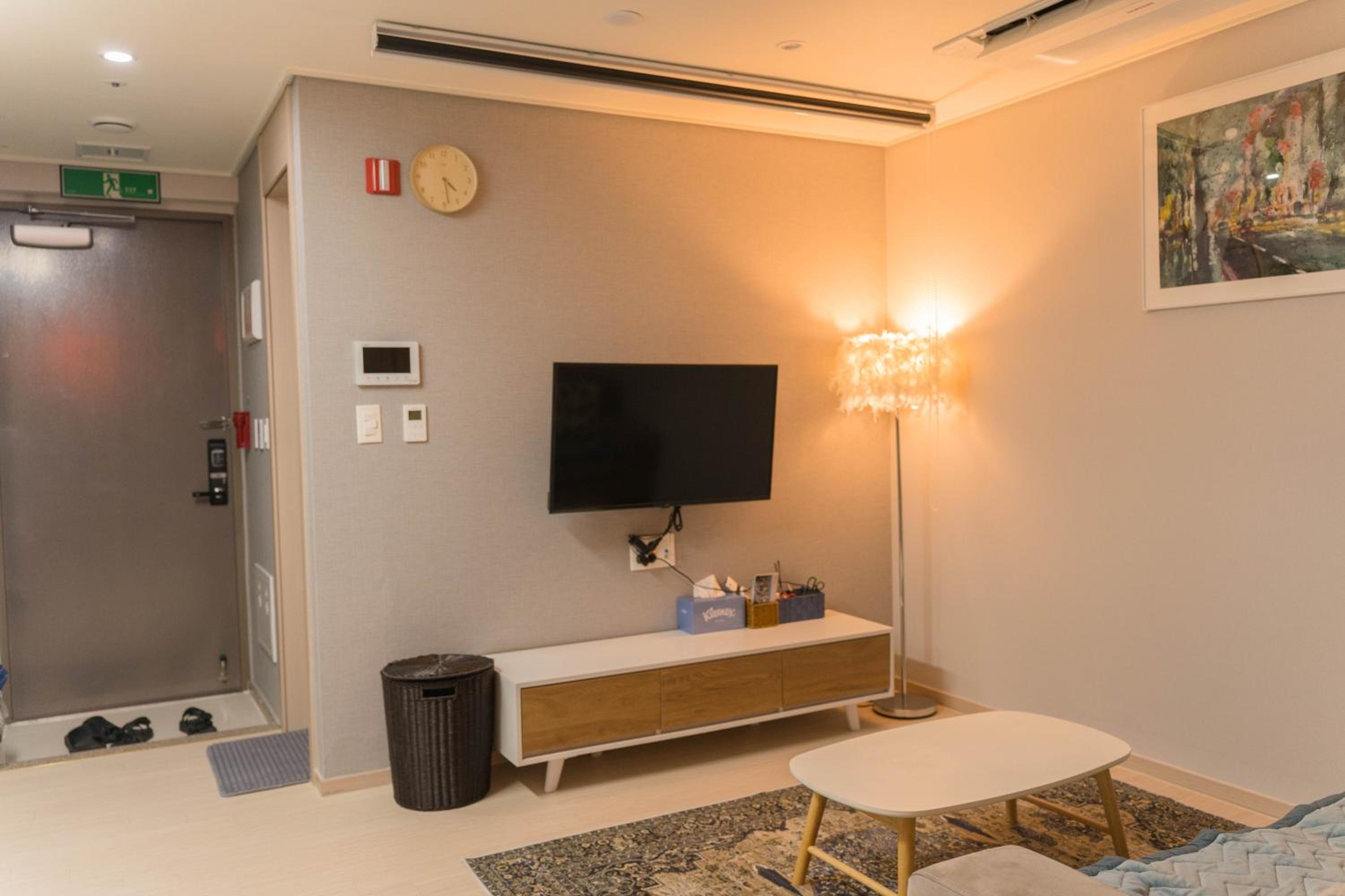 KK Stay Ocean view with Netflix view 5