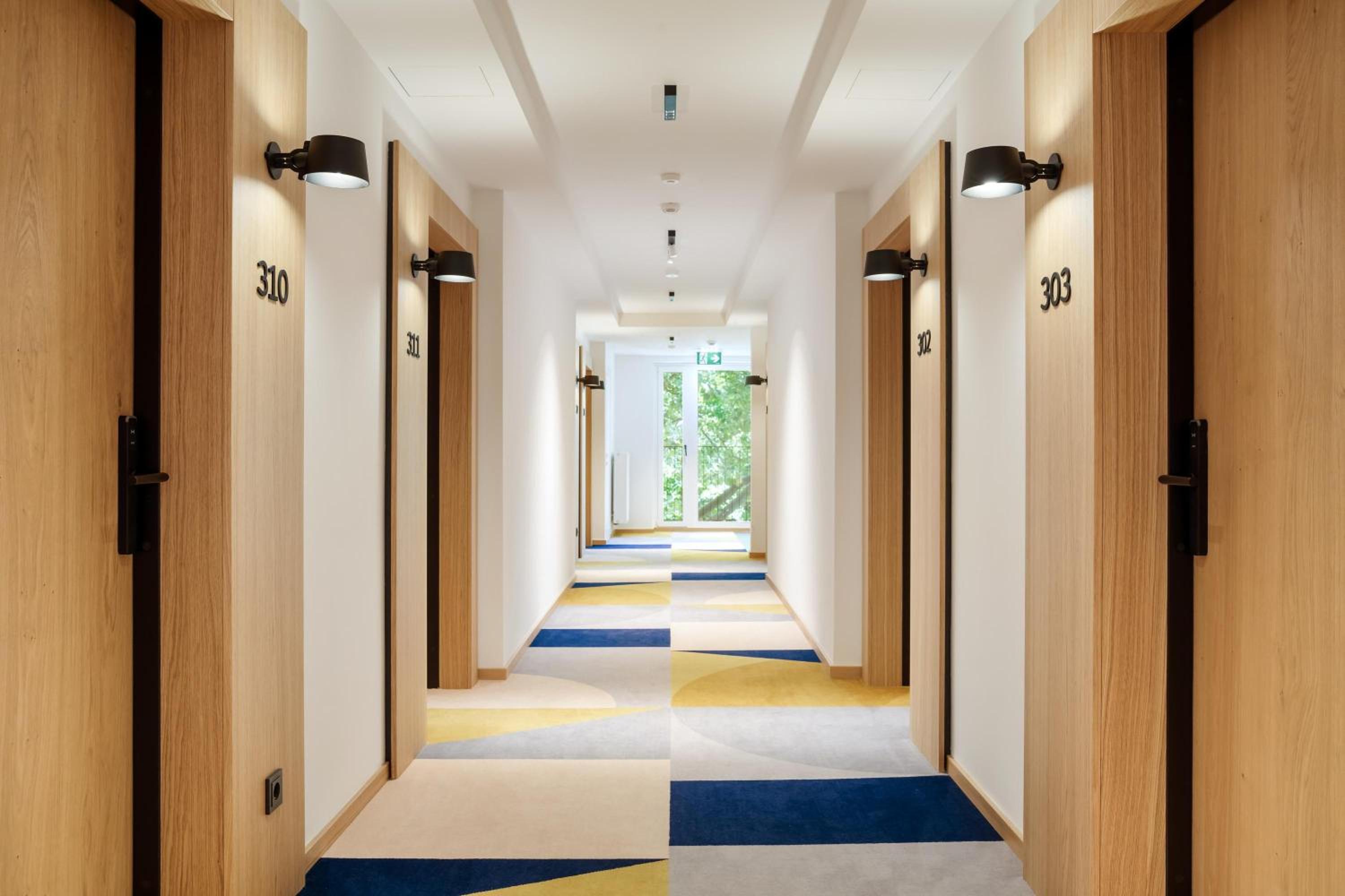 Hotel Austria Trend Hotel Maximilian - Image 1