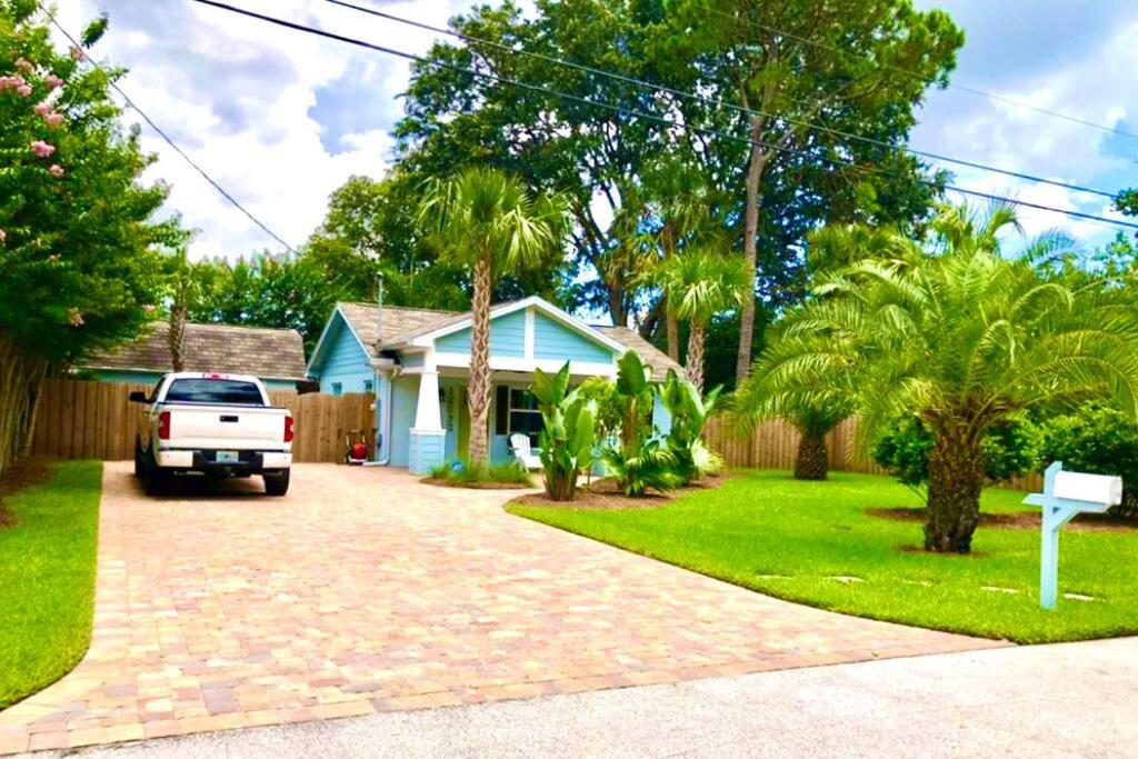 Jacksonville Blue Bungalow Retreat Comfortable 2 Bedroom Haven