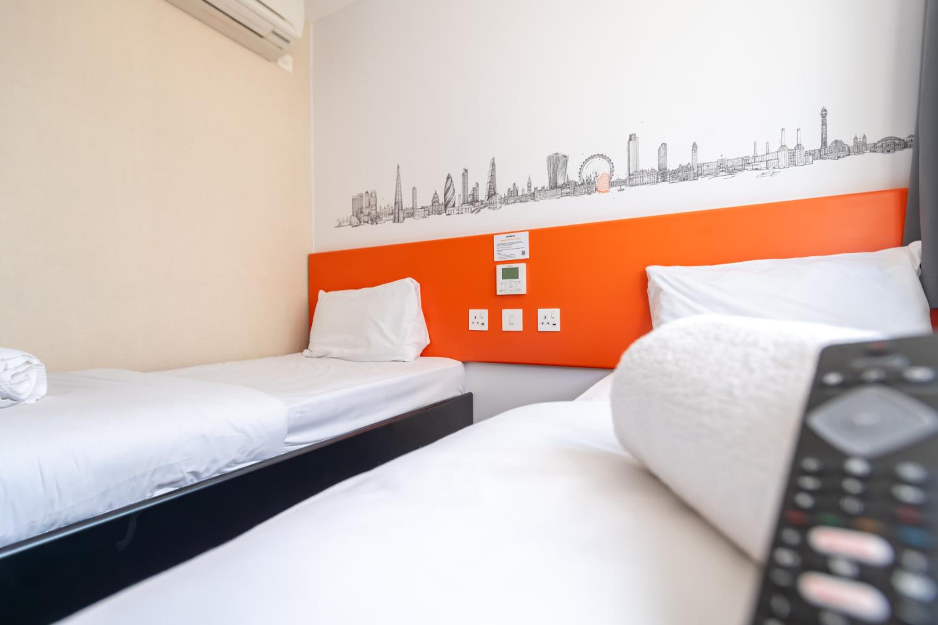 Croydon Vacations - easyHotel Croydon - Property Image 2