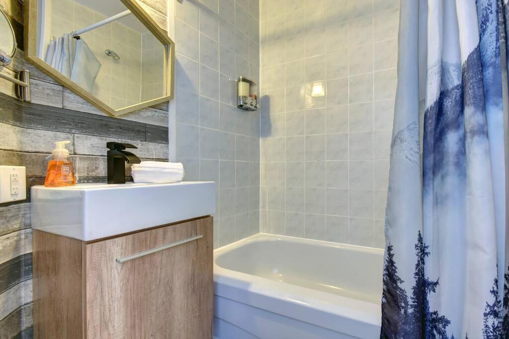 Cozy Chalet in the Mont Tremblant Ski Village