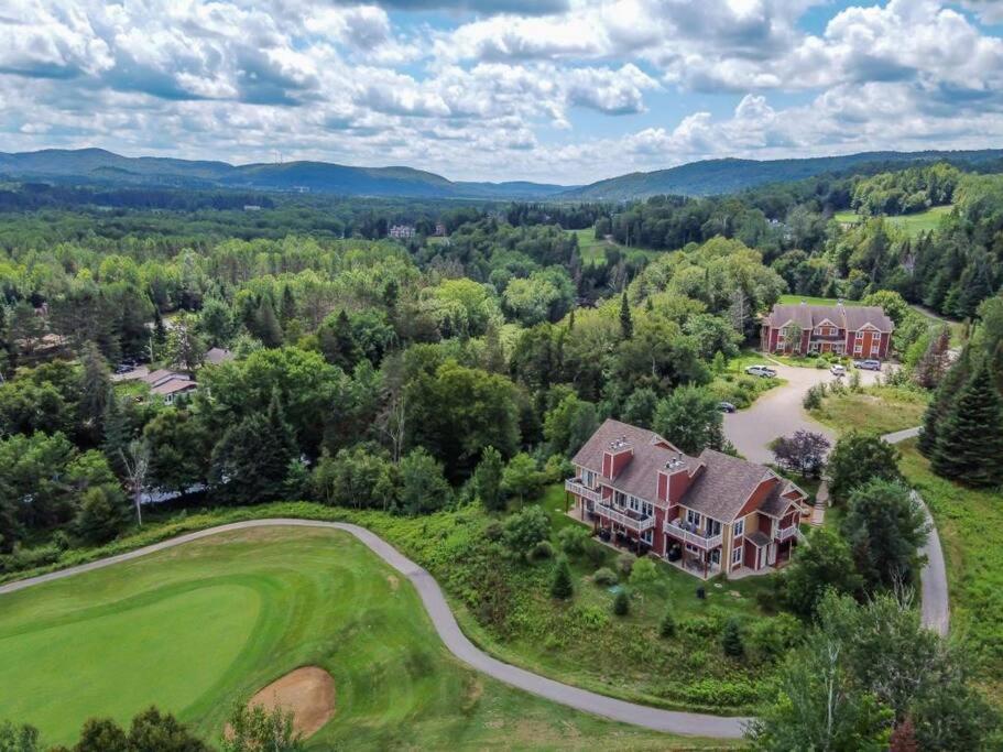 Cozy Chalet on the 9th Hole La Bête Pool Golf