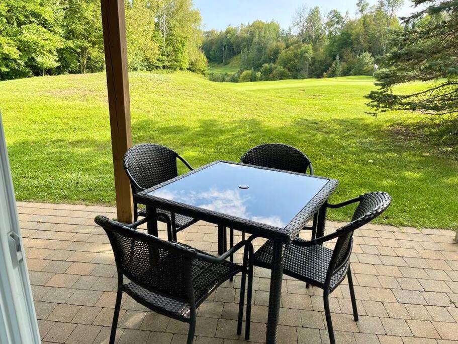 Cozy Chalet on the 9th Hole La Bête Pool Golf