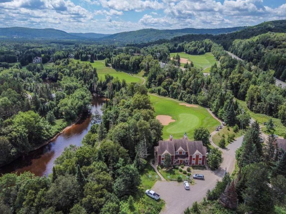 Cozy Chalet on the 9th Hole La Bête Pool Golf