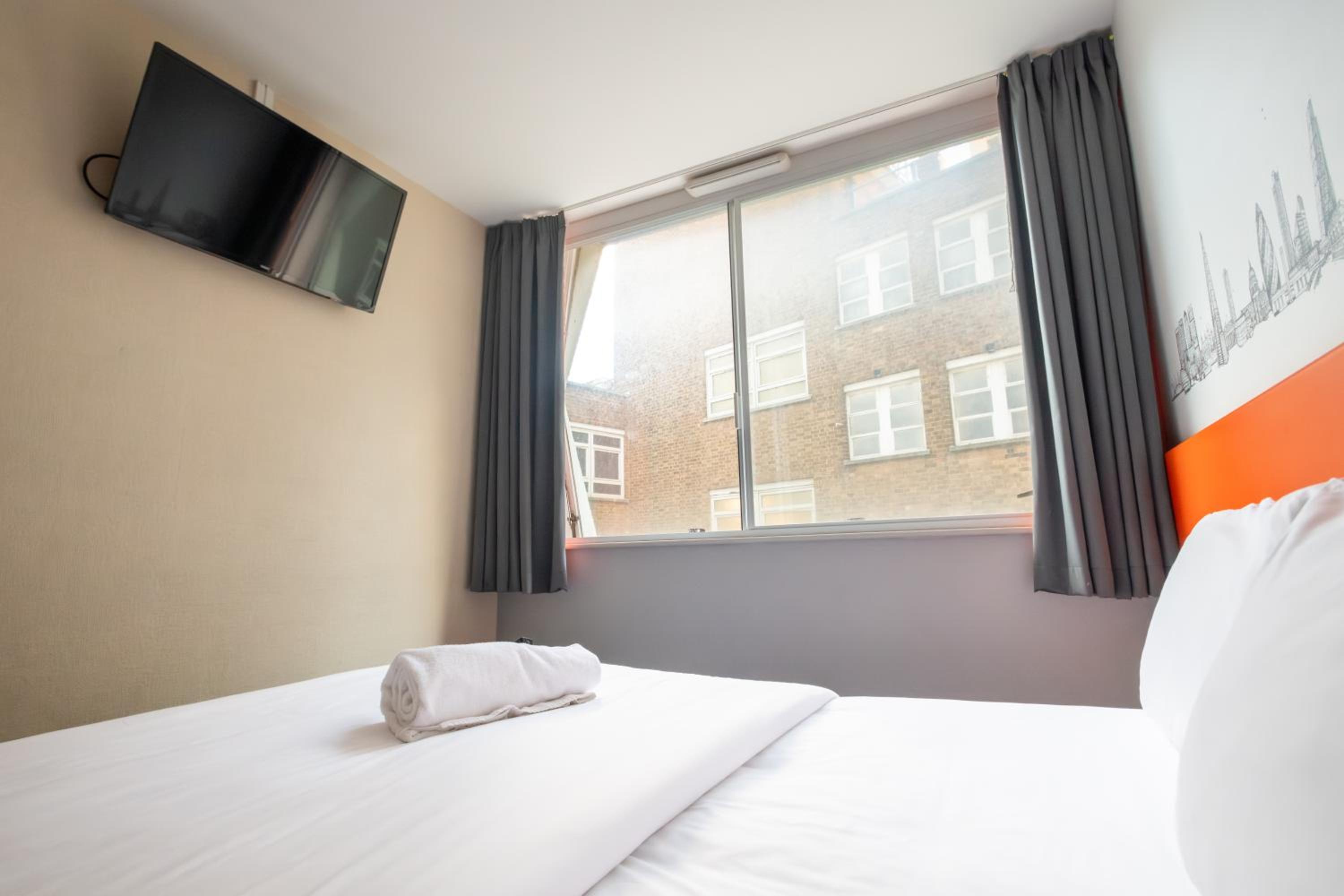 Croydon Vacations - easyHotel Croydon - Property Image 12