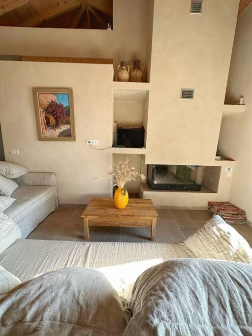 Elaionas Stonehouse