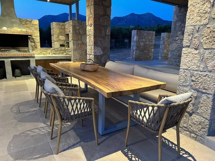 Elaionas Stonehouse