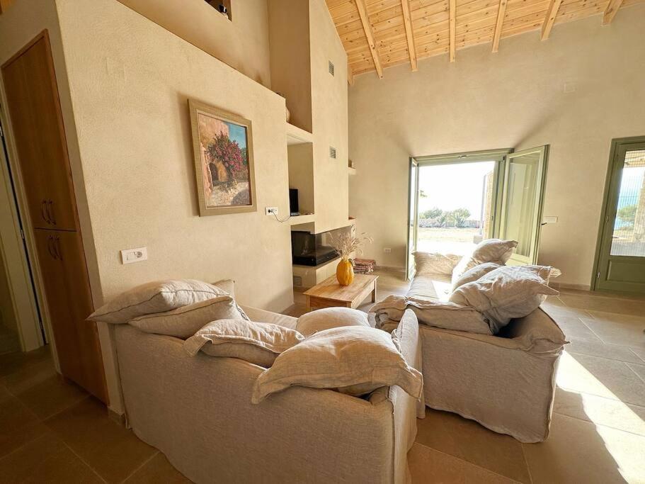 Elaionas Stonehouse