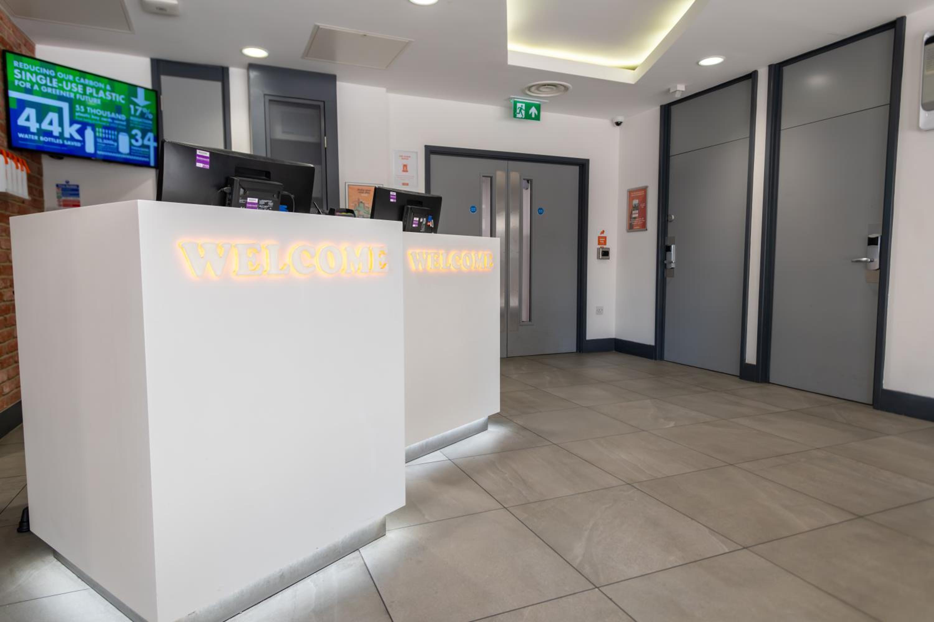 Croydon Vacations - easyHotel Croydon - Property Image 1