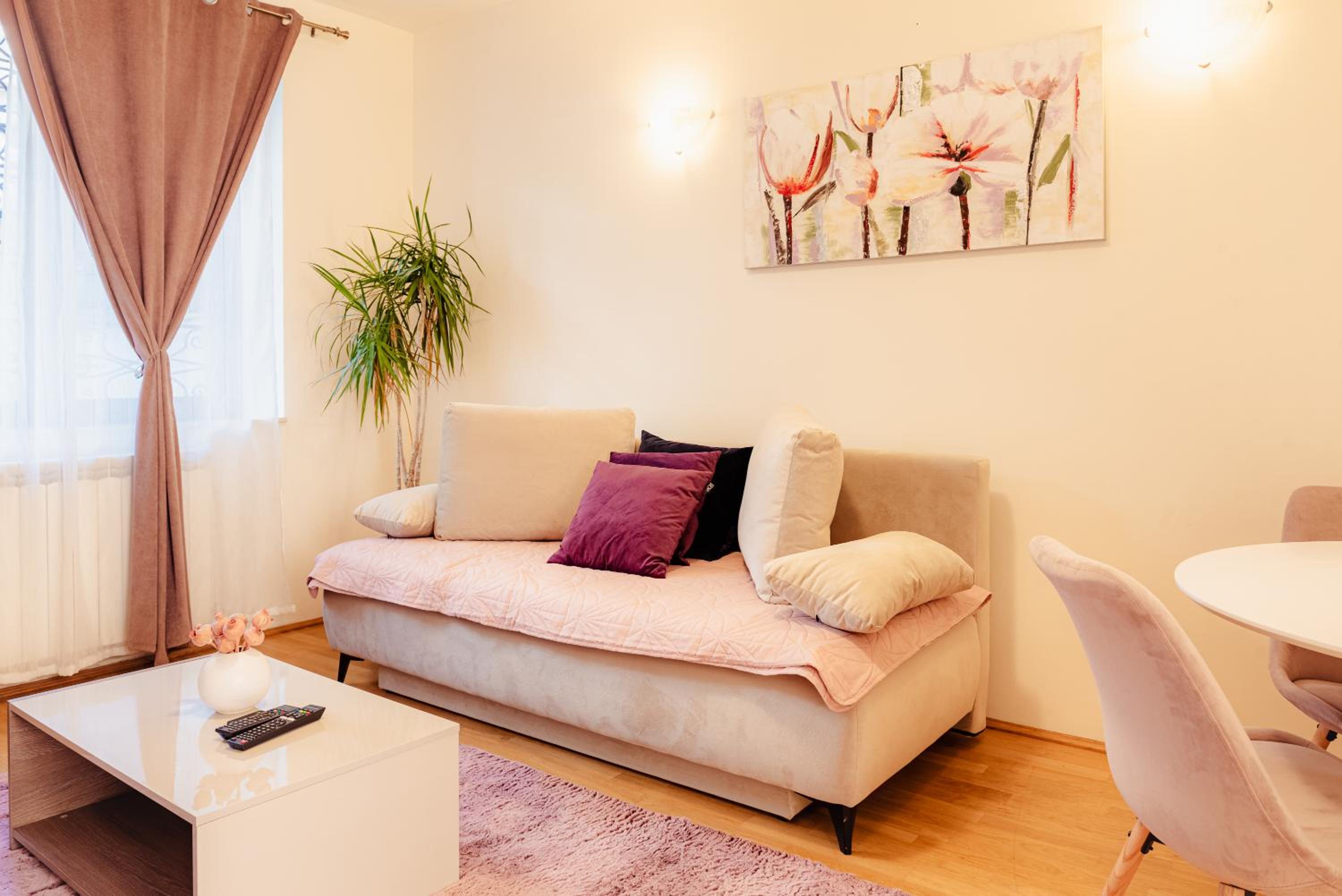 Free parking Downtown Apartment Boutique Green Garden Unirii view 3
