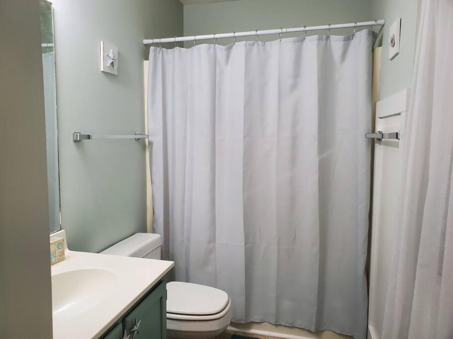 Lovely 1-bedroom Condo in River Oaks Golf Villa view 3