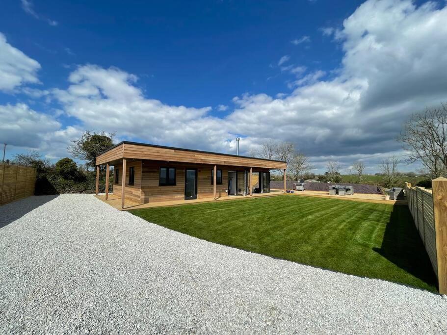 The Lodge at Camels: idyllic lodge on the Roseland view 4