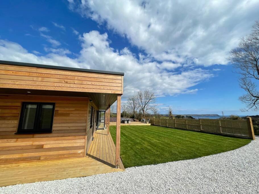 The Lodge at Camels: idyllic lodge on the Roseland view 5