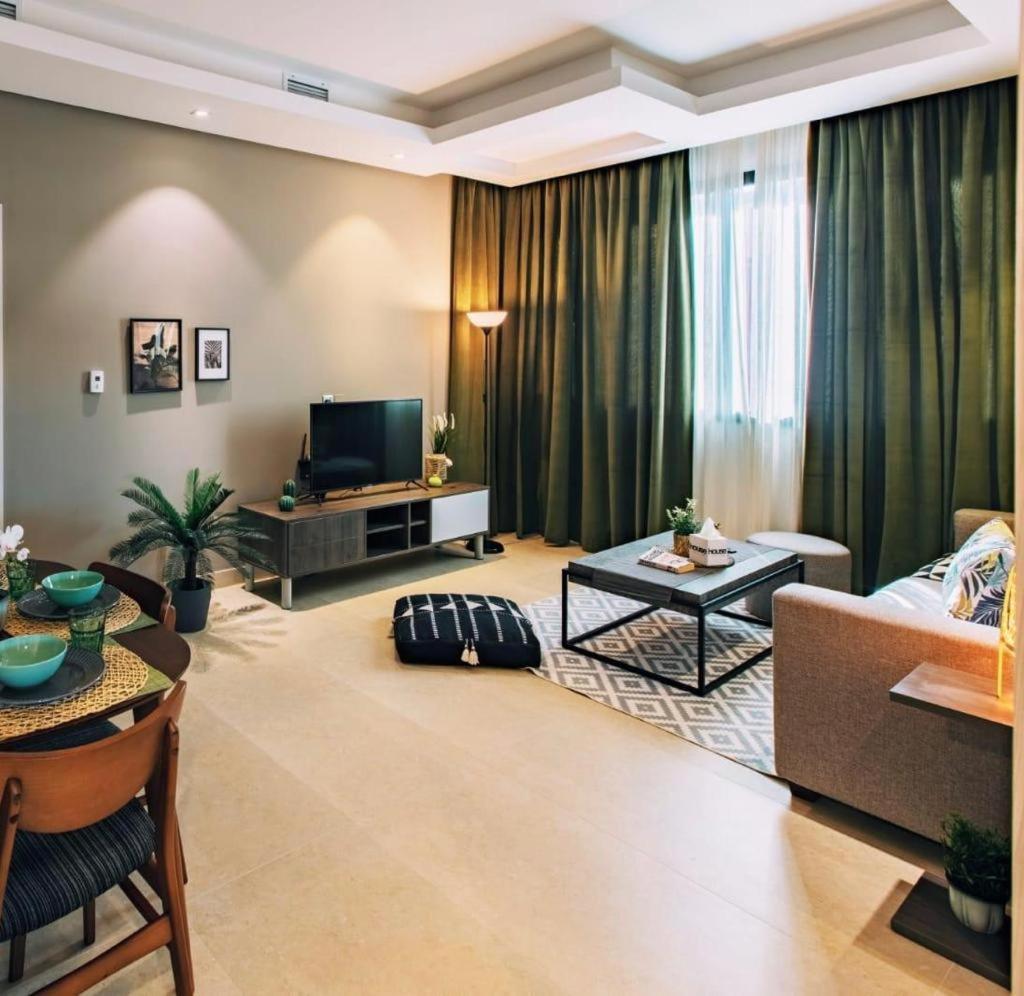 Nakheel Residence Sabah Alsalem by House living view 4