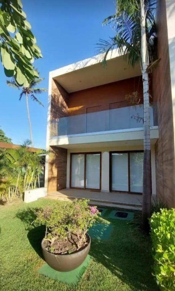 Excelente Village nas piscinas naturais de Itacimirim - 03 quartos - Pertíssimo da praia