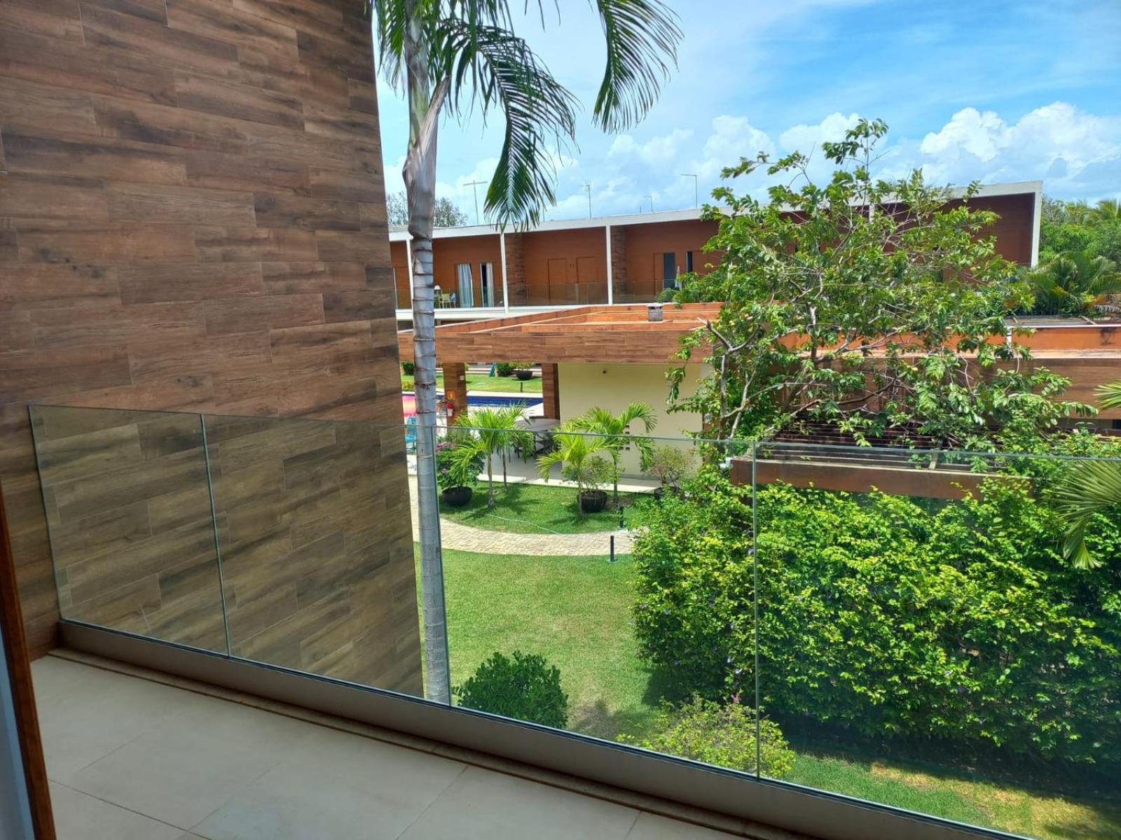 Excelente Village nas piscinas naturais de Itacimirim - 03 quartos - Pertíssimo da praia