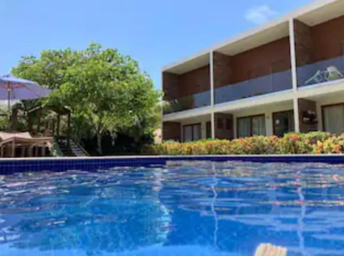 Excelente Village nas piscinas naturais de Itacimirim - 03 quartos - Pertíssimo da praia