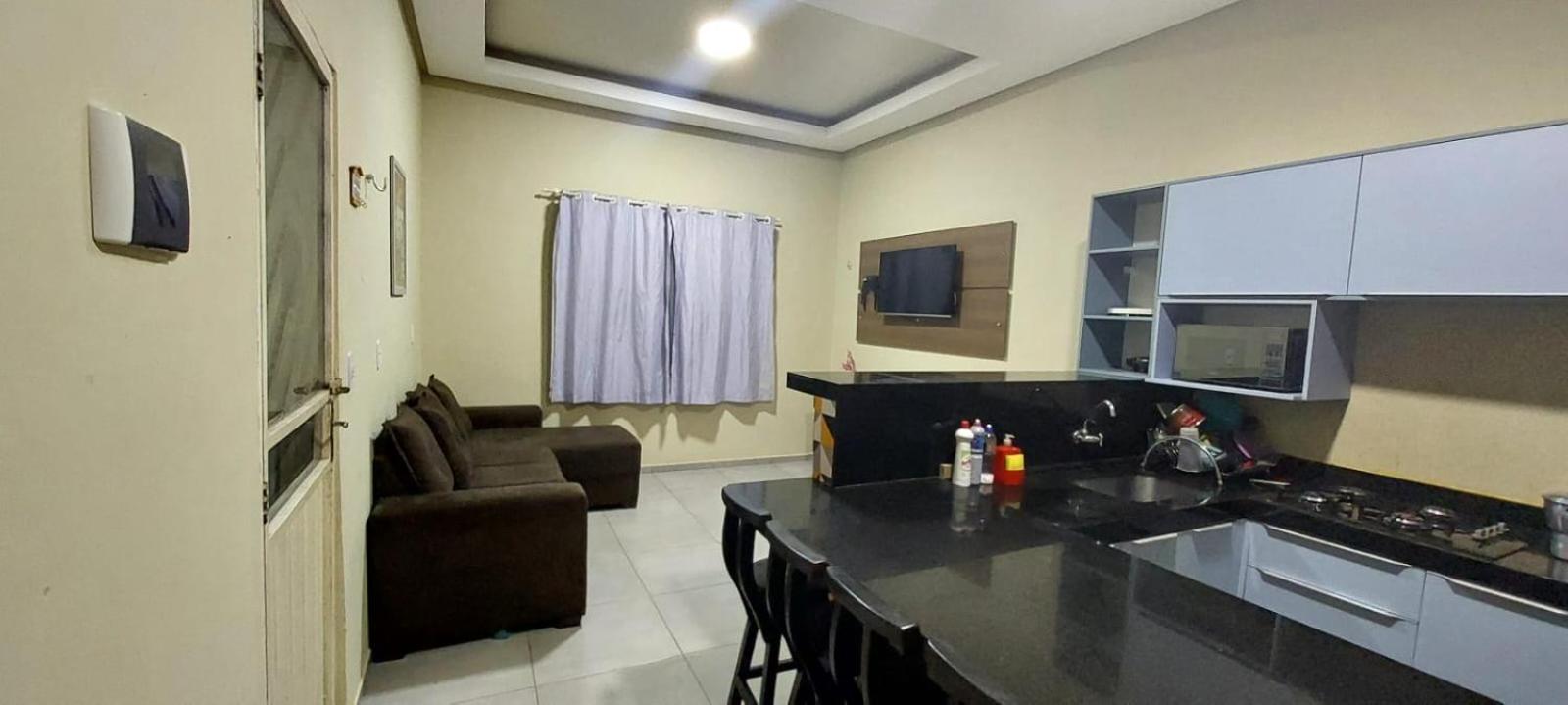 Casa Completa com 2 Quartos e Garagem