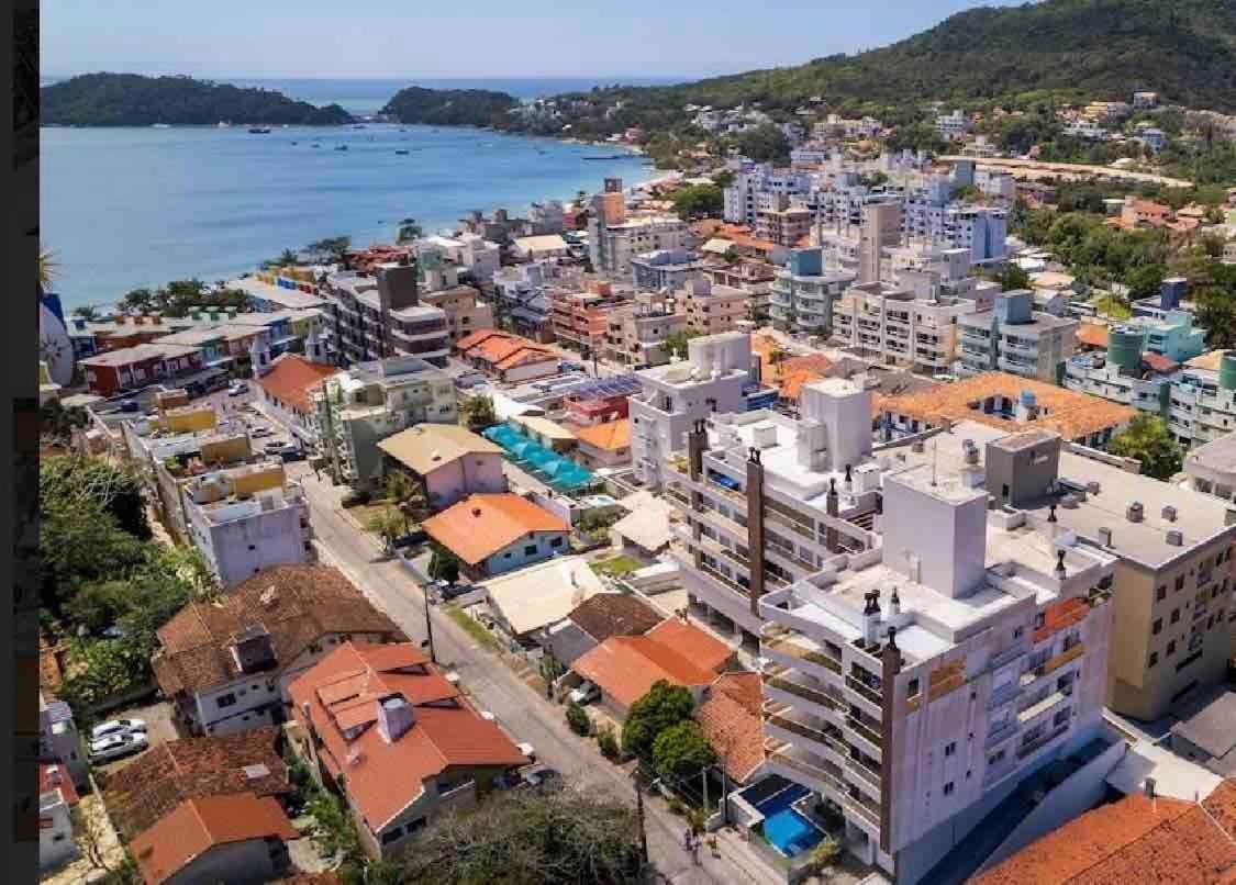 302- Apartamento com piscina em Bombinhas