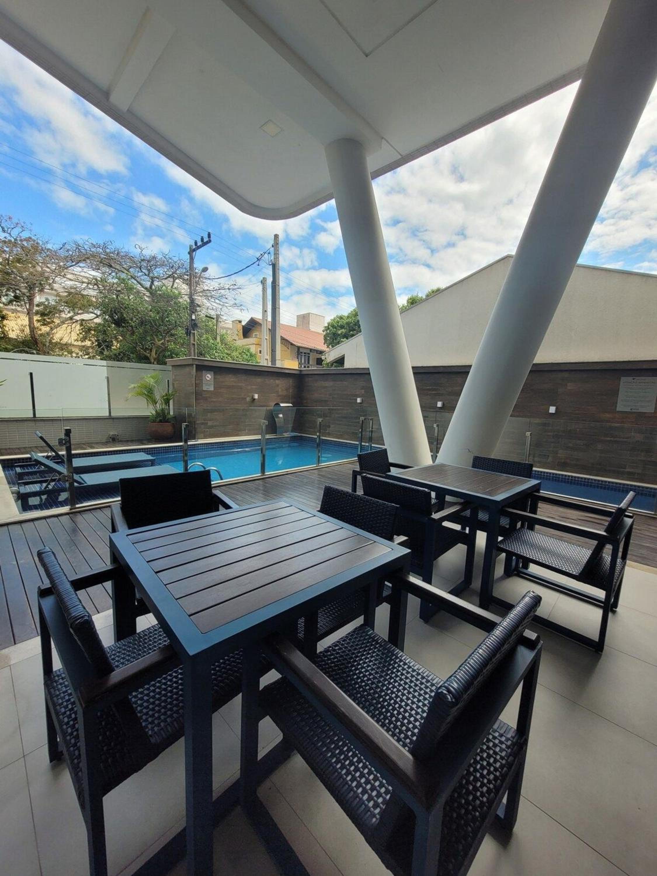 302- Apartamento com piscina em Bombinhas