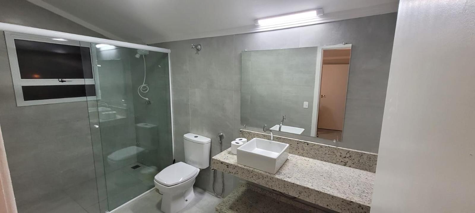 Piscina climatizada, jacuzzi e com grande área verde