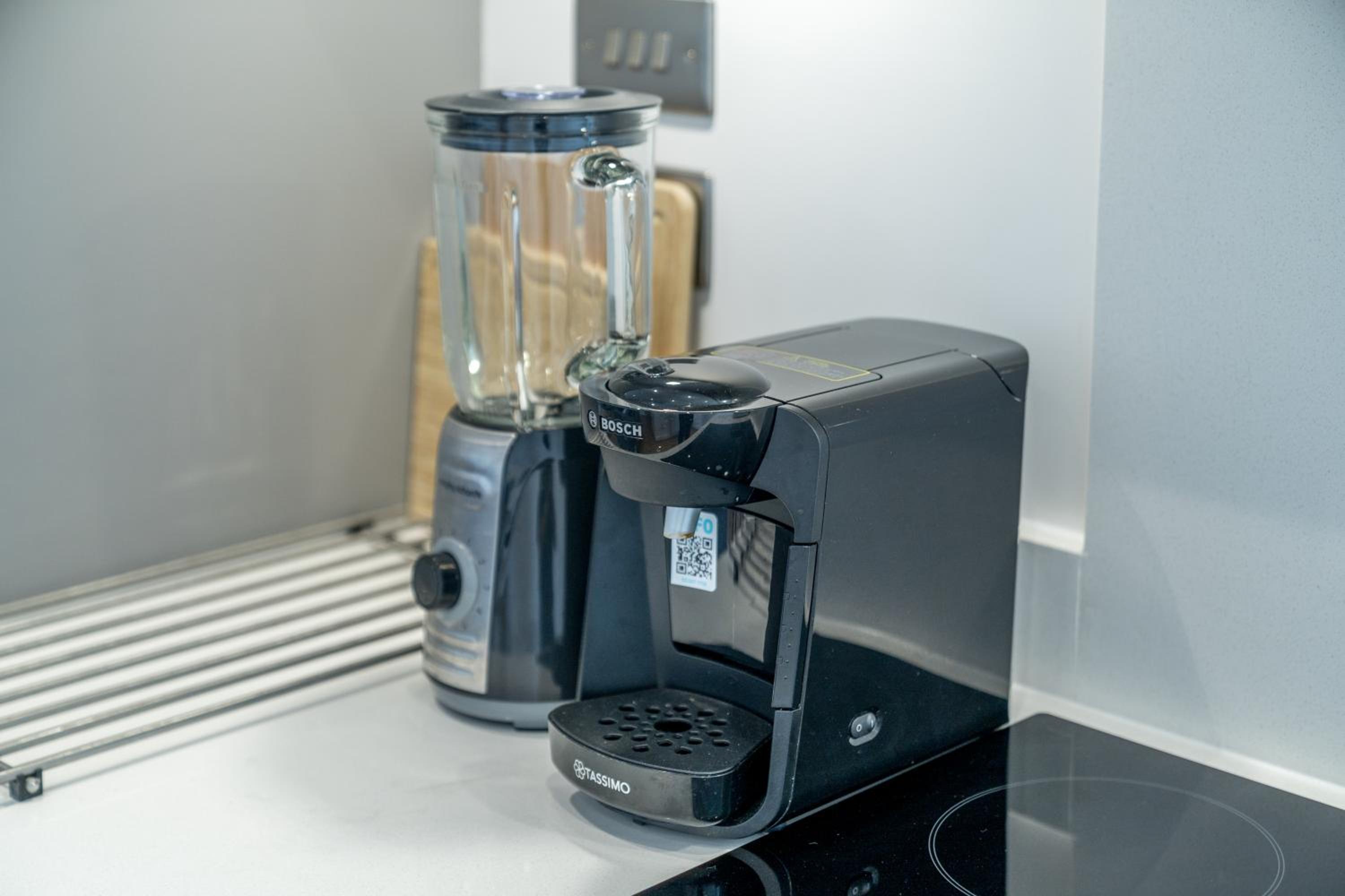 Skyvillion - London Top Floor Apartments With River Thames Views by Woolwich Ferry, Near London Excel, O2 Arena, City Airport, Free WiFi & Parking, GREAT R