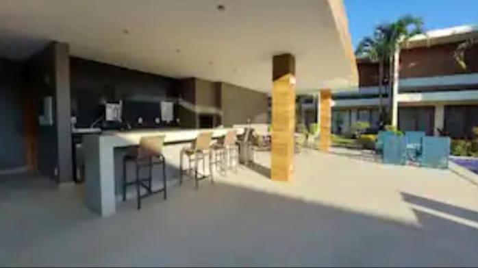 Excelente Village nas piscinas naturais de Itacimirim - 03 quartos - Pertíssimo da praia