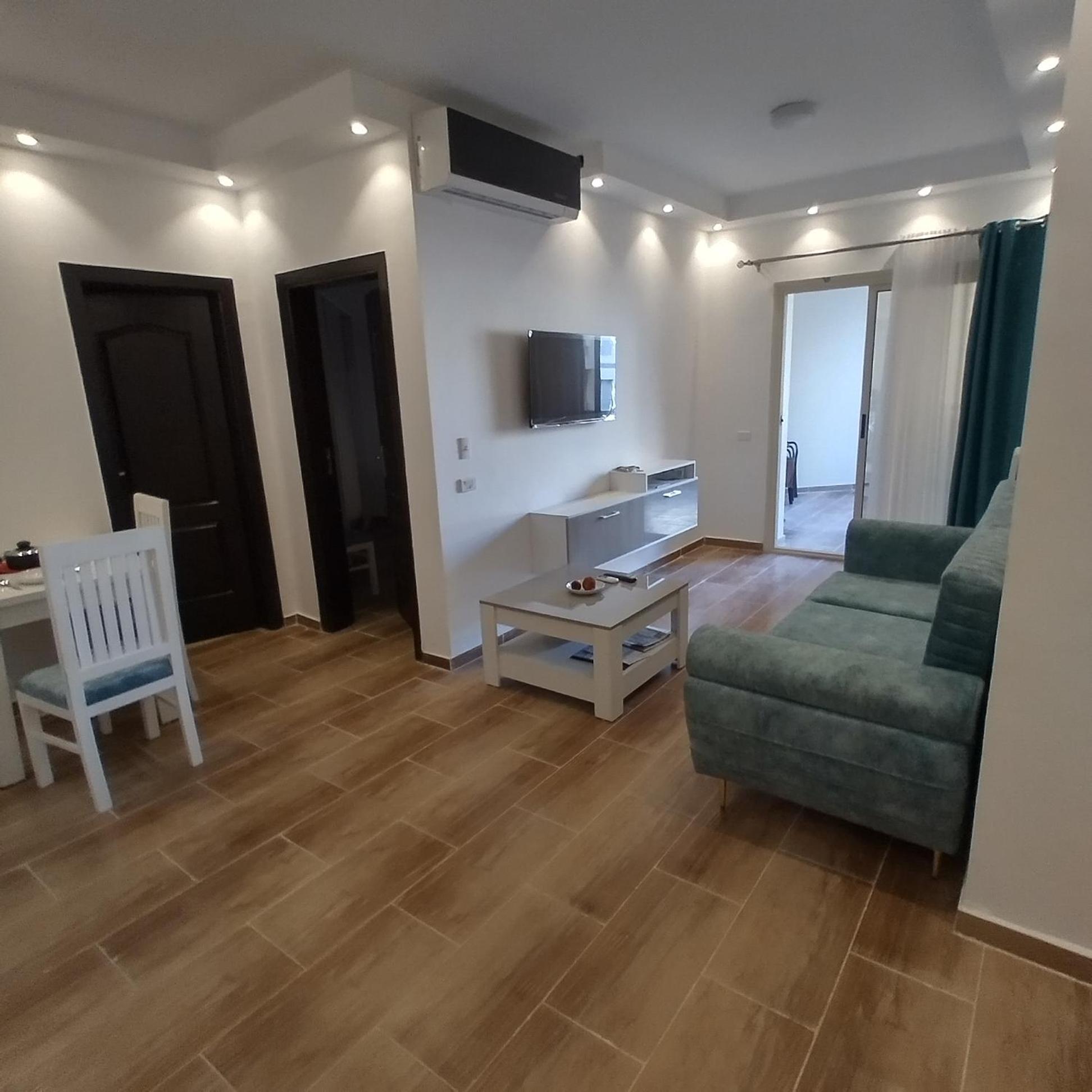 Florenza Khamsin 83 quarterm. Arpartment view 2
