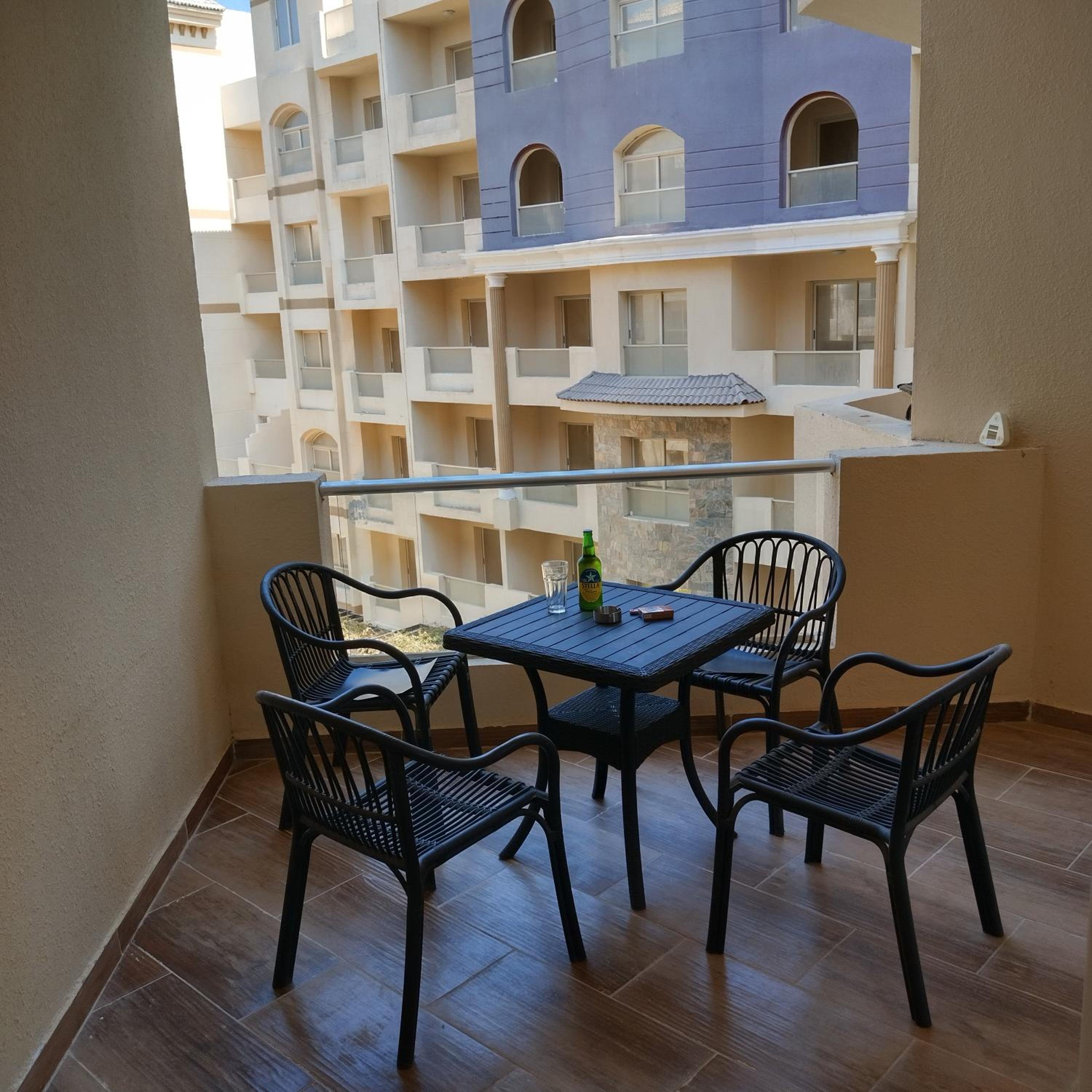 Florenza Khamsin 83 quarterm. Arpartment view 3