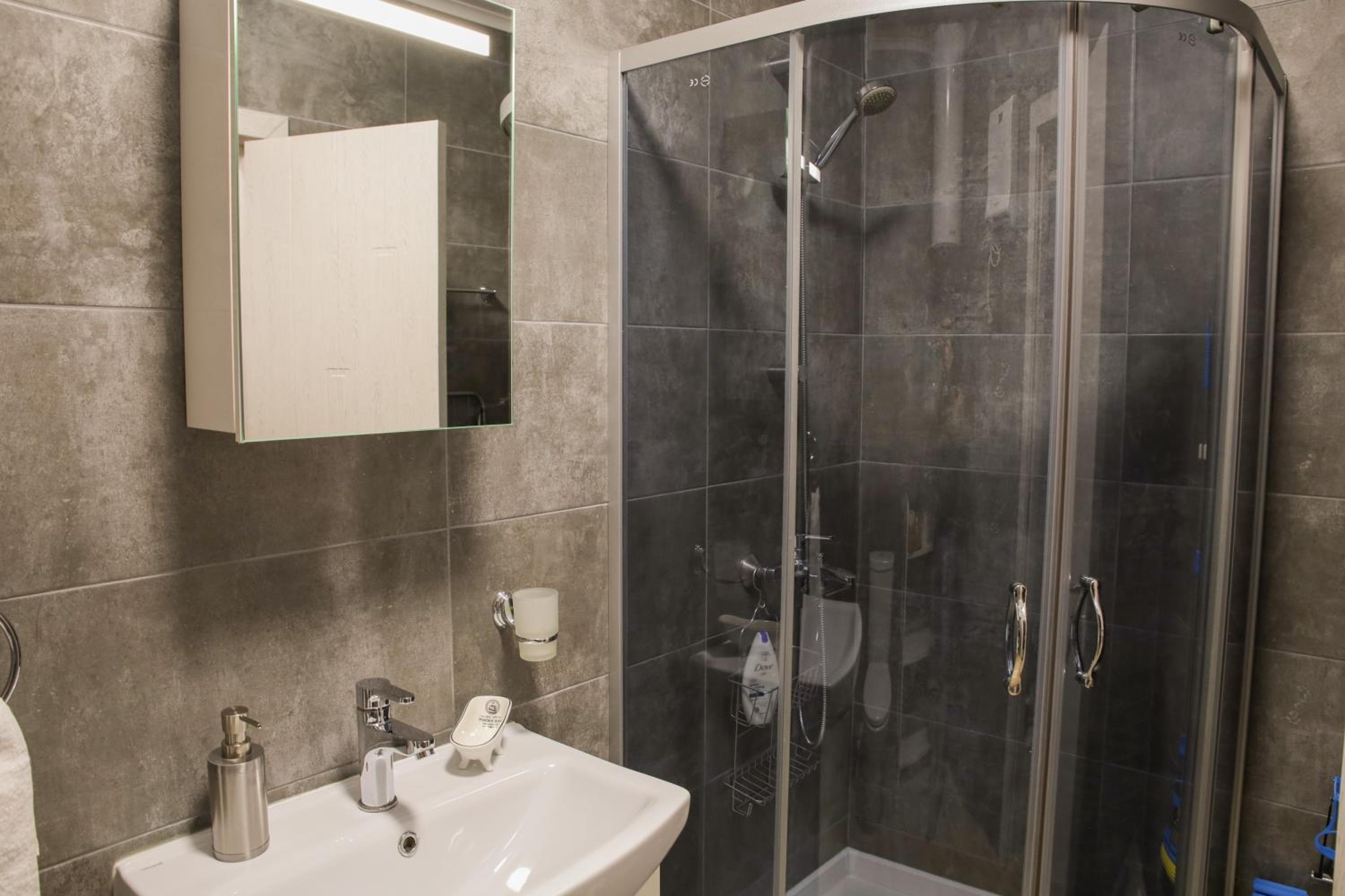 Mall of Sofia - UrbanLux Retreat, FREE Parking
