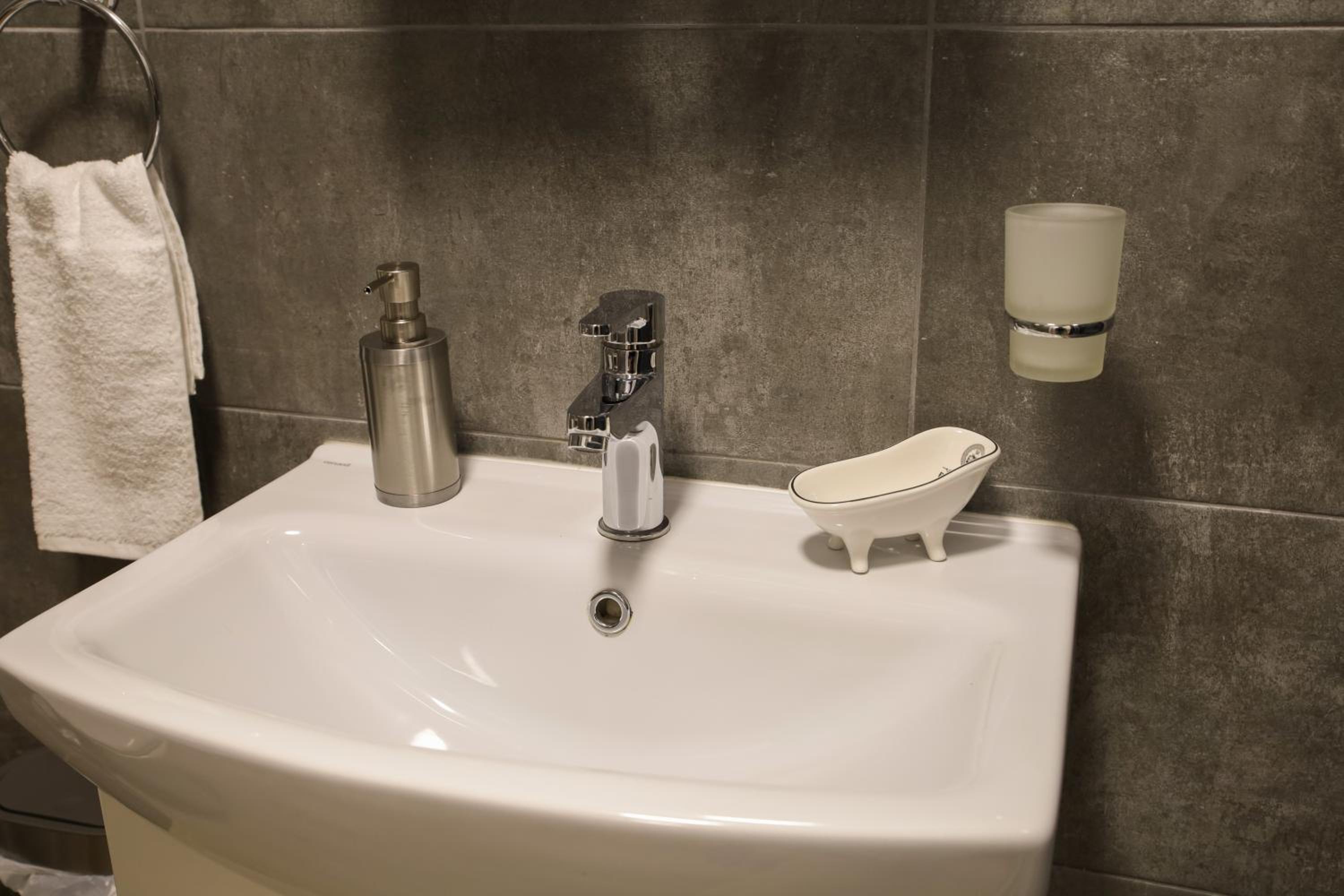 Mall of Sofia - UrbanLux Retreat, FREE Parking