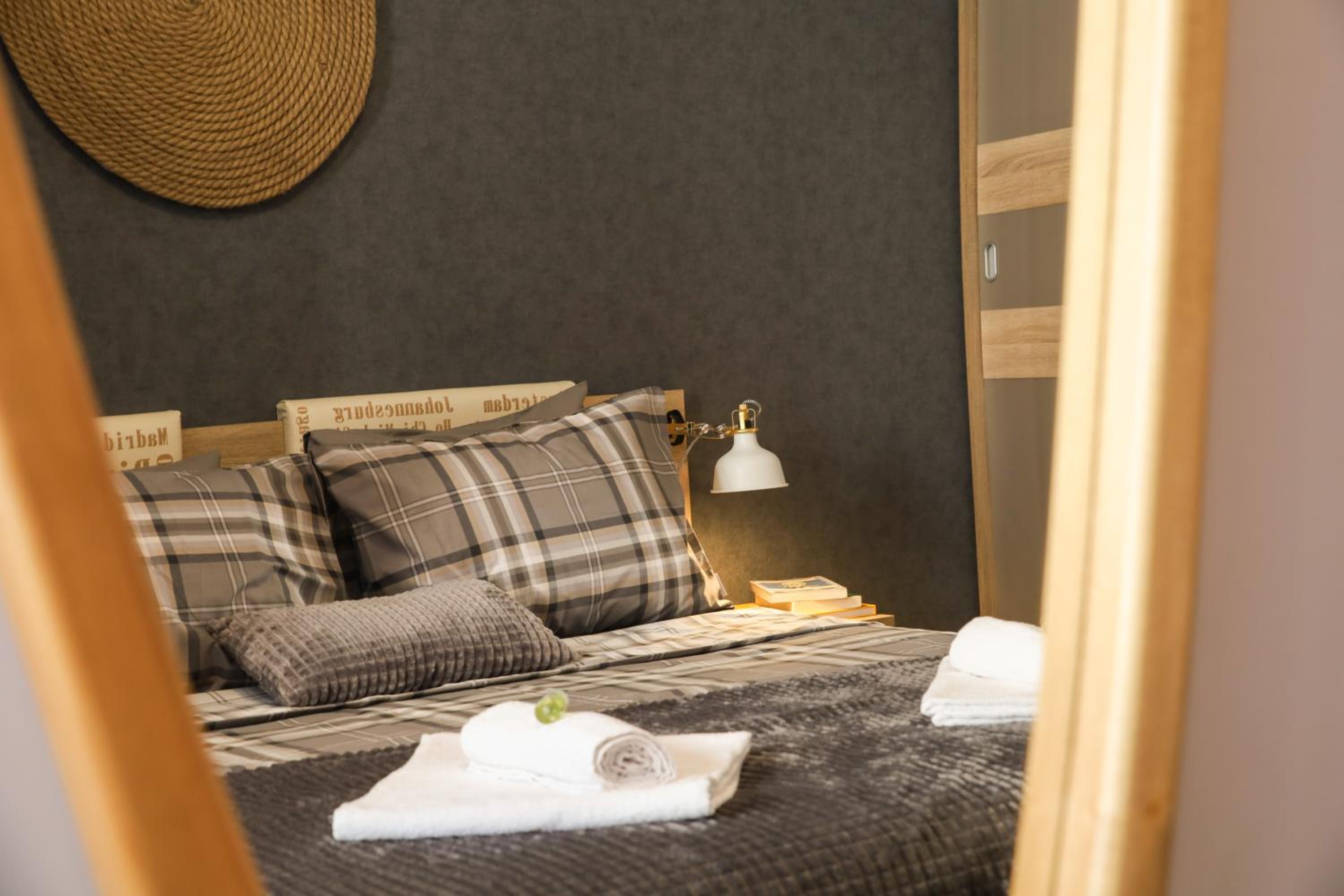 Mall of Sofia - UrbanLux Retreat, FREE Parking