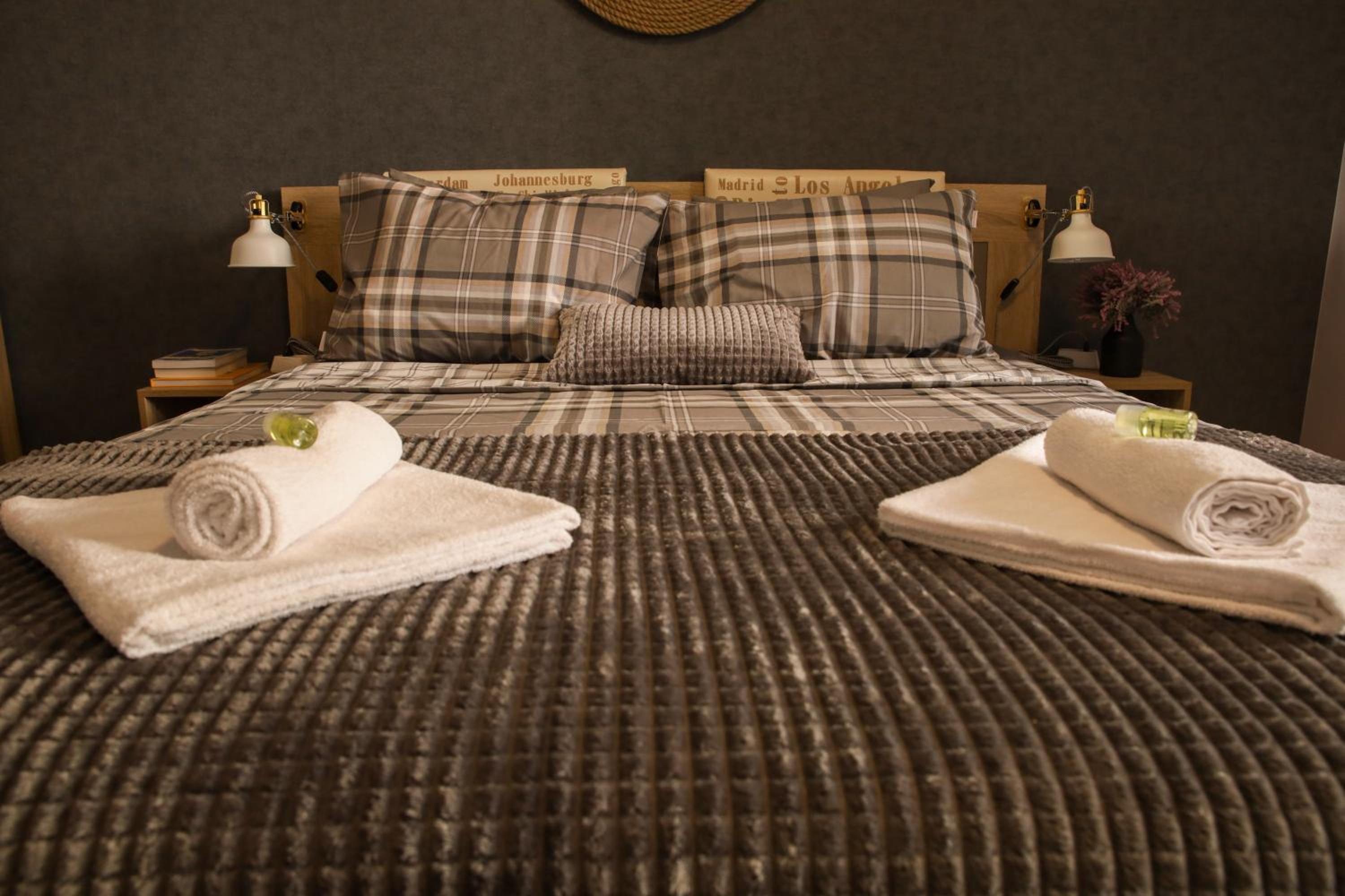 Mall of Sofia - UrbanLux Retreat, FREE Parking