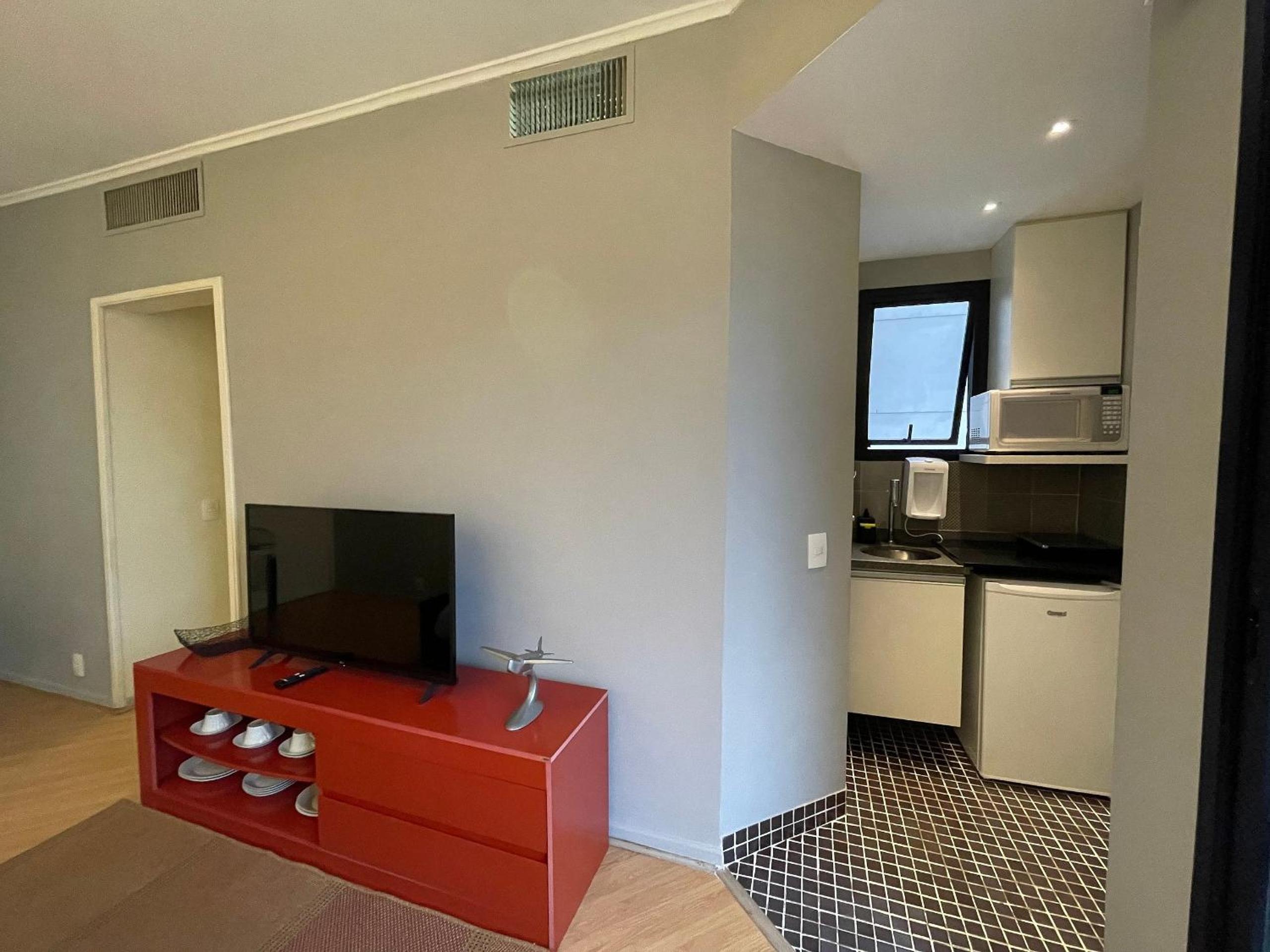Large flat with garage next to Paulista