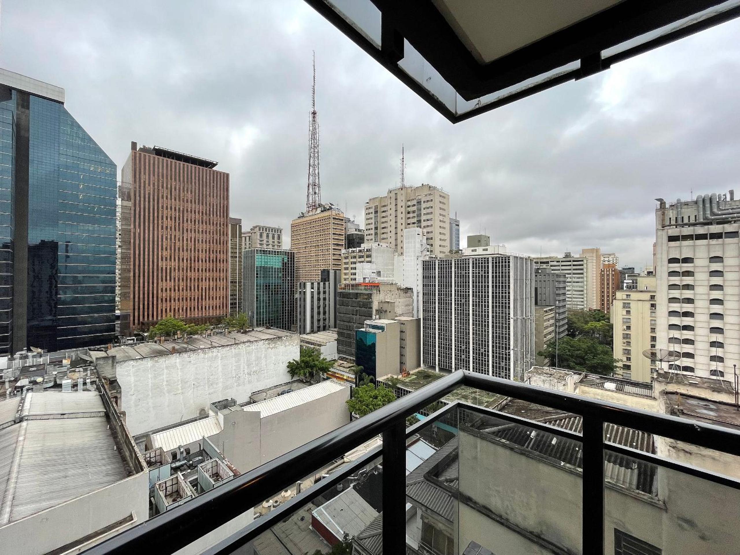 Large flat with garage next to Paulista