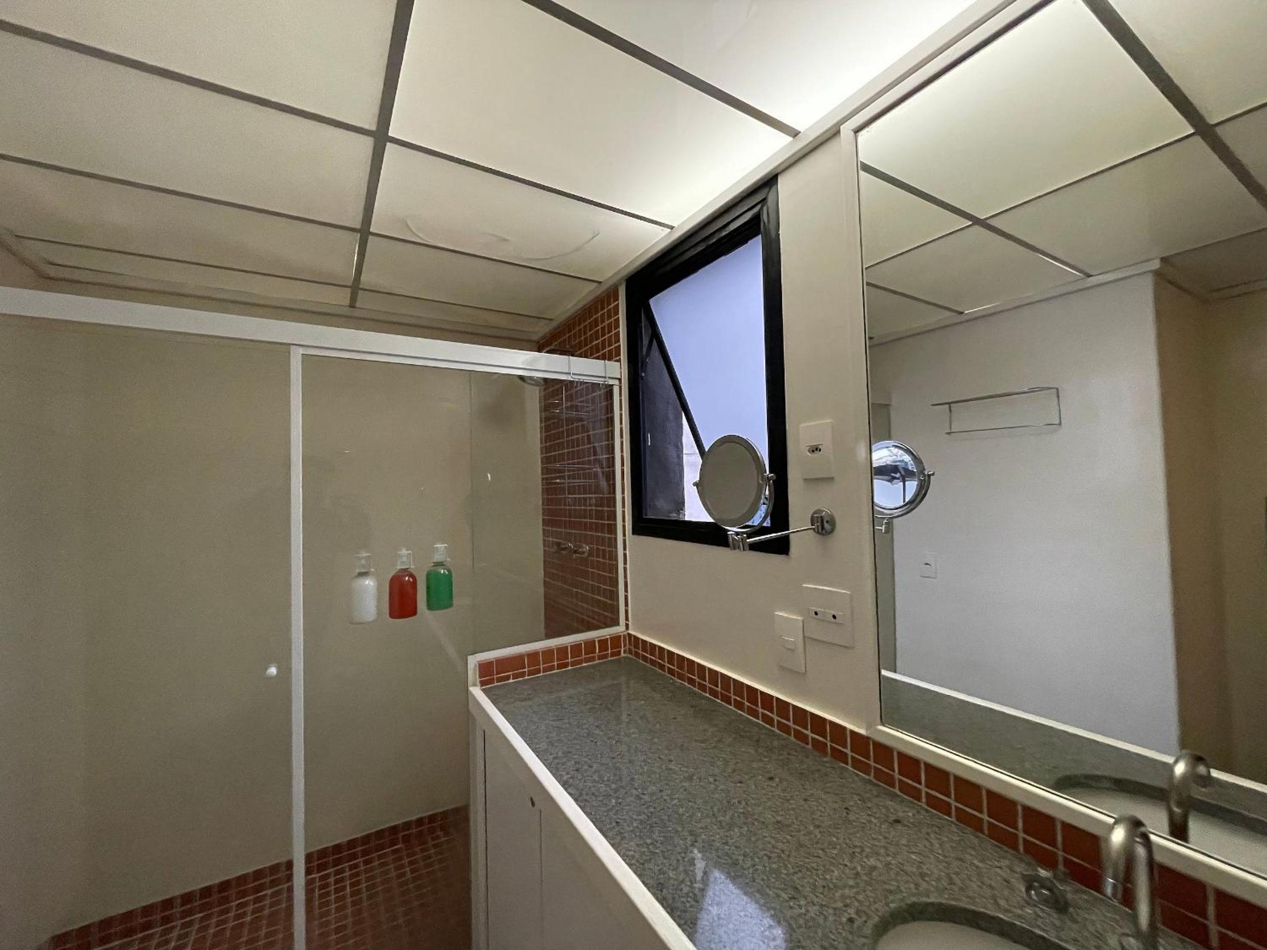 Large flat with garage next to Paulista