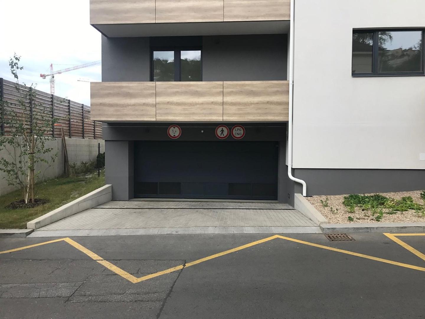FREE PARKING- Newly built Apartment