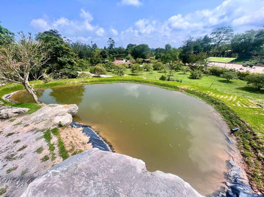 Cabaña amplia con piscina, naturaleza y cercana