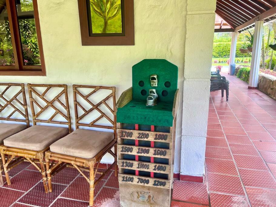 Cabaña amplia con piscina, naturaleza y cercana