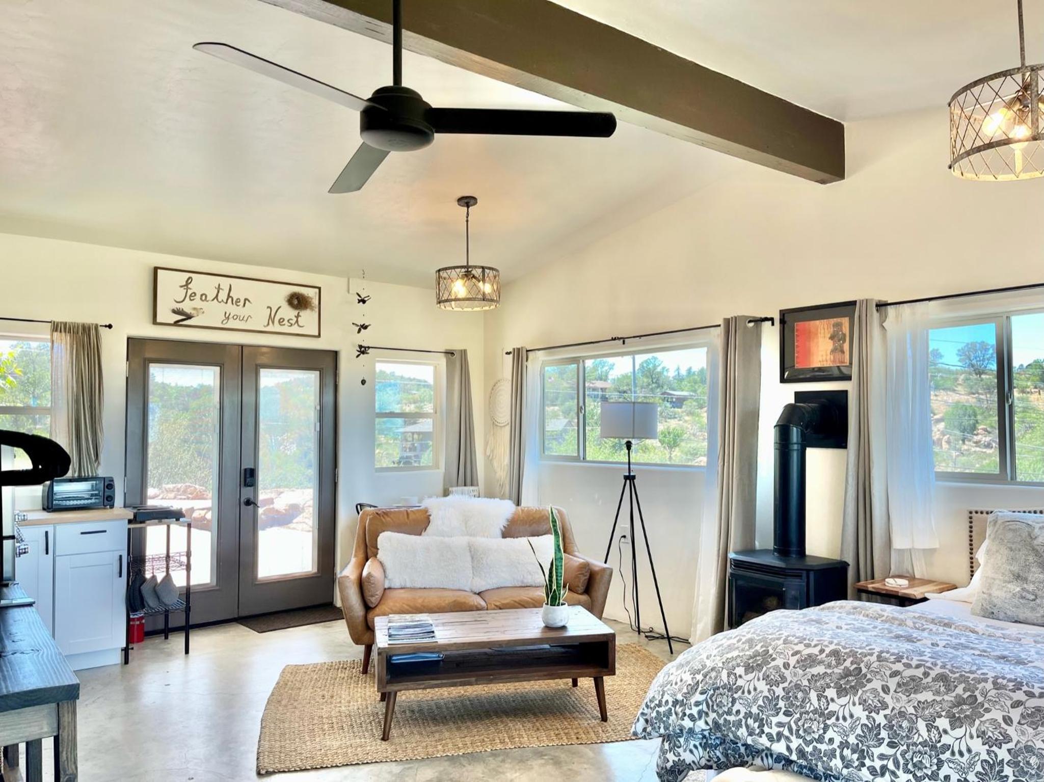Prescott Vacations - NEW Feather Your Nest King bed Casita, Balcony/BBQ, Amazing views great Location! Dog friendly - Property Image 52