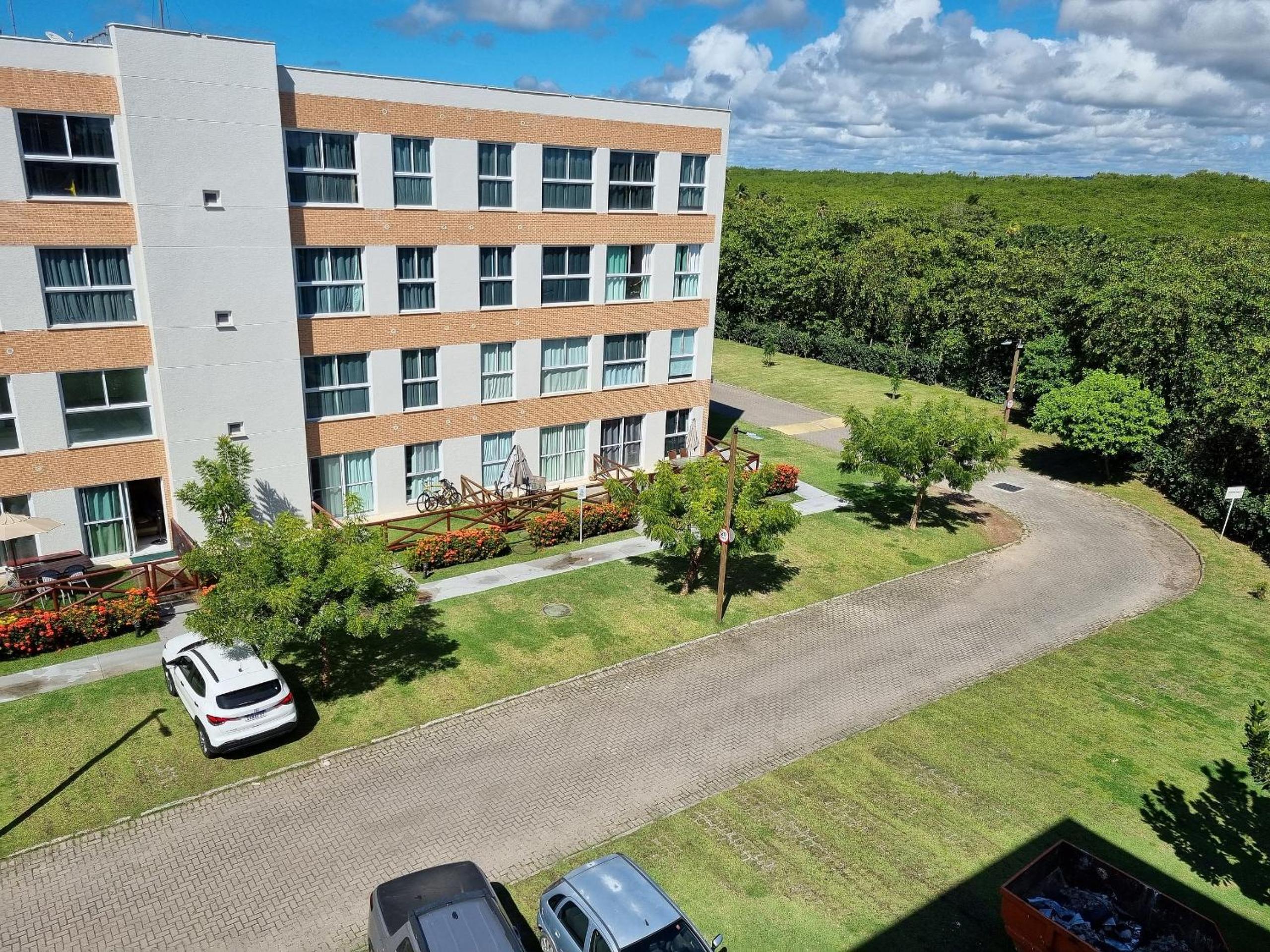 Muro Alto Condomínio Clube Porto de Galinhas por Brevelar