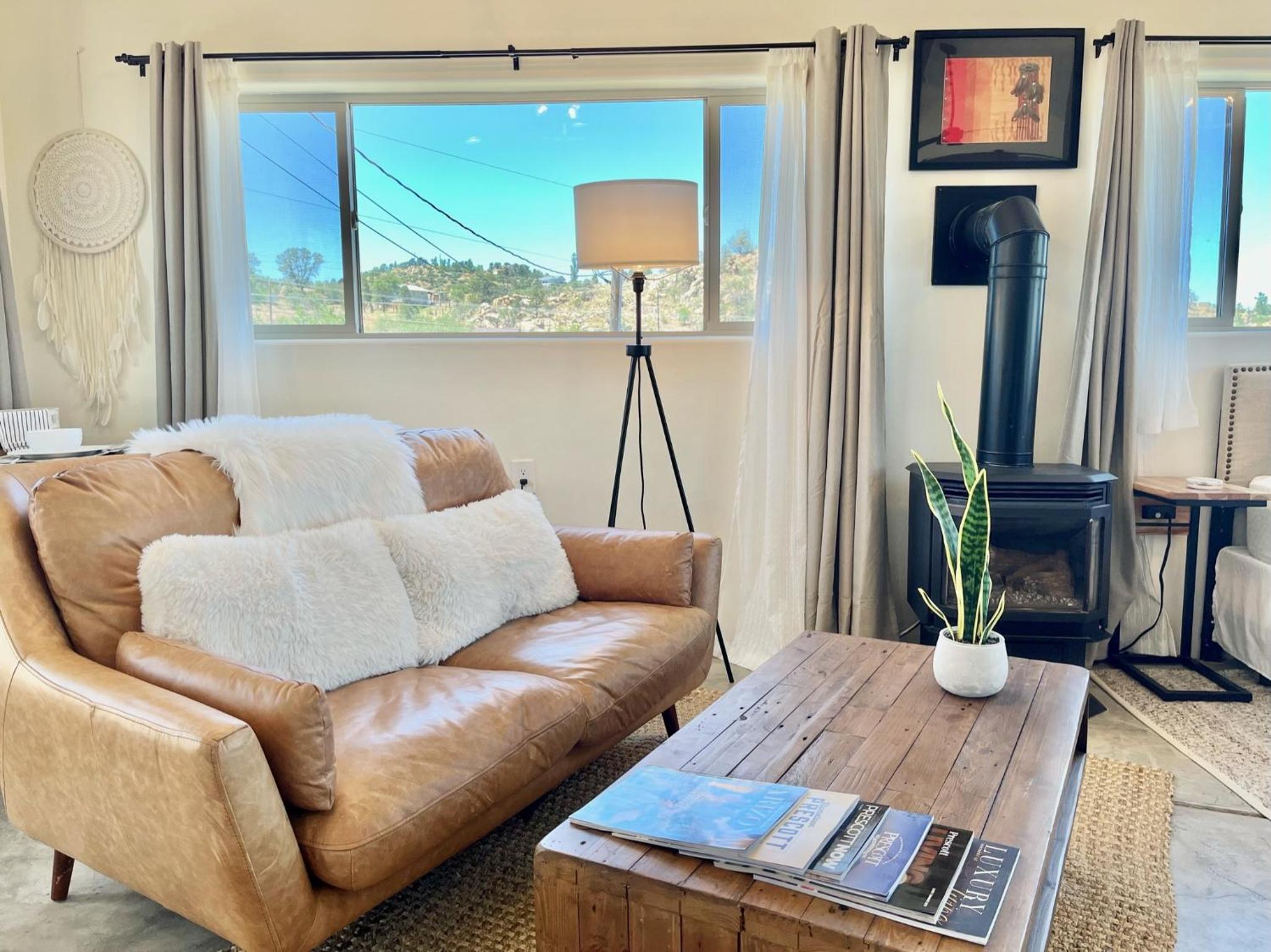 Prescott Vacations - NEW Feather Your Nest King bed Casita, Balcony/BBQ, Amazing views great Location! Dog friendly - Property Image 39