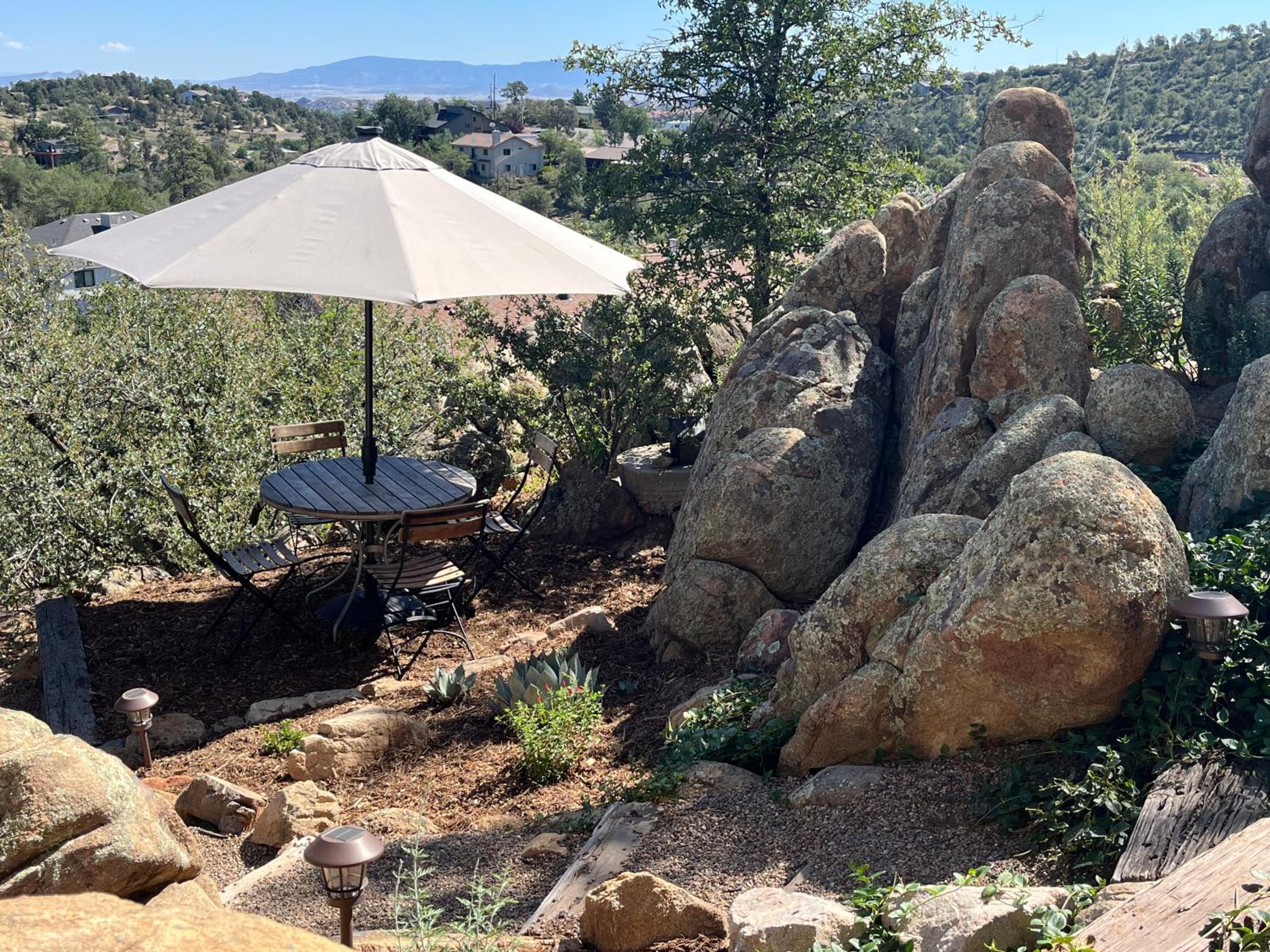 Prescott Vacations - NEW Feather Your Nest King bed Casita, Balcony/BBQ, Amazing views great Location! Dog friendly - Property Image 21