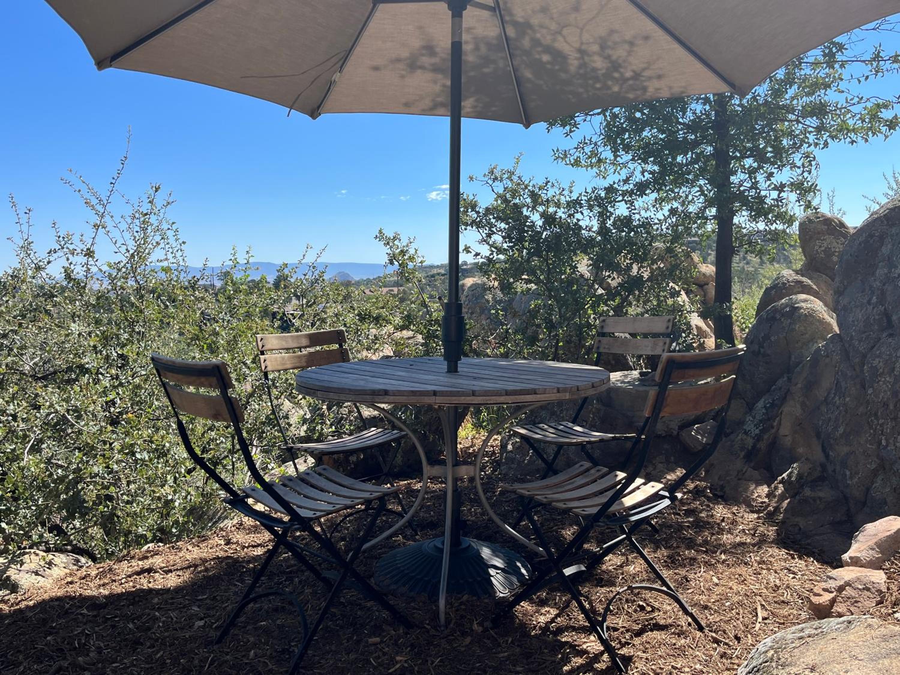 Prescott Vacations - NEW Feather Your Nest King bed Casita, Balcony/BBQ, Amazing views great Location! Dog friendly - Property Image 24