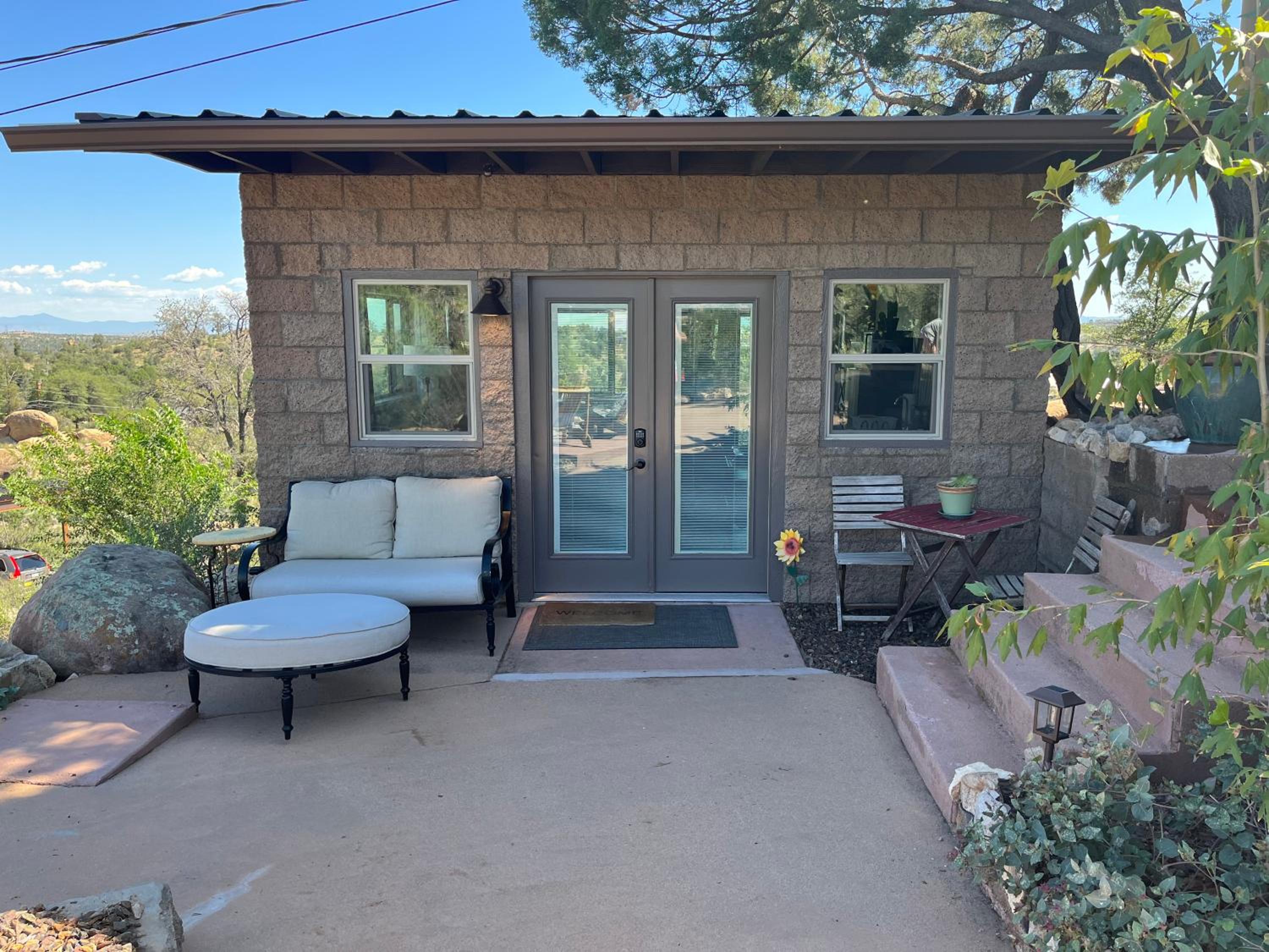 Prescott Vacations - NEW Feather Your Nest King bed Casita, Balcony/BBQ, Amazing views great Location! Dog friendly - Property Image 42