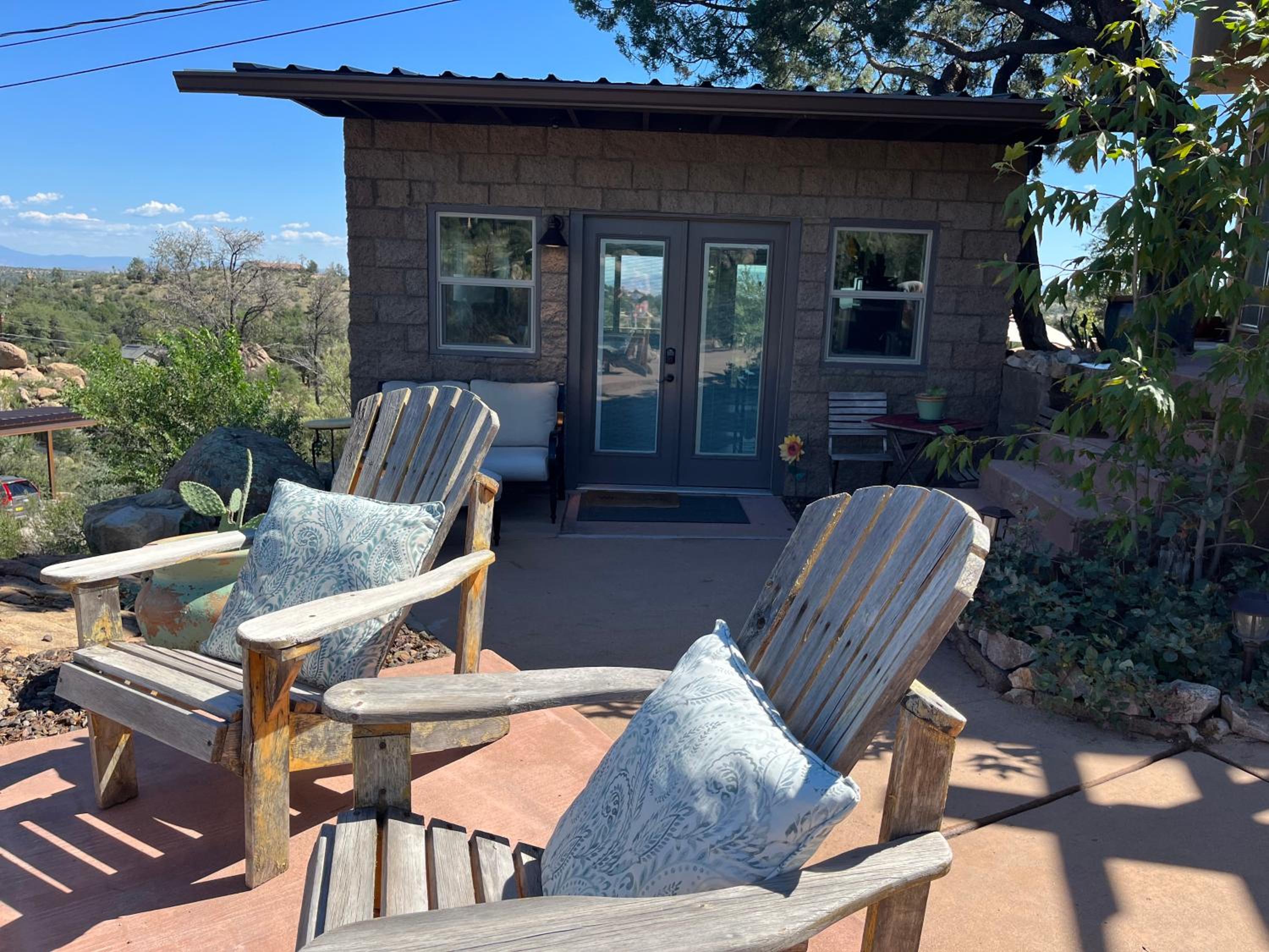 Prescott Vacations - NEW Feather Your Nest King bed Casita, Balcony/BBQ, Amazing views great Location! Dog friendly - Property Image 22